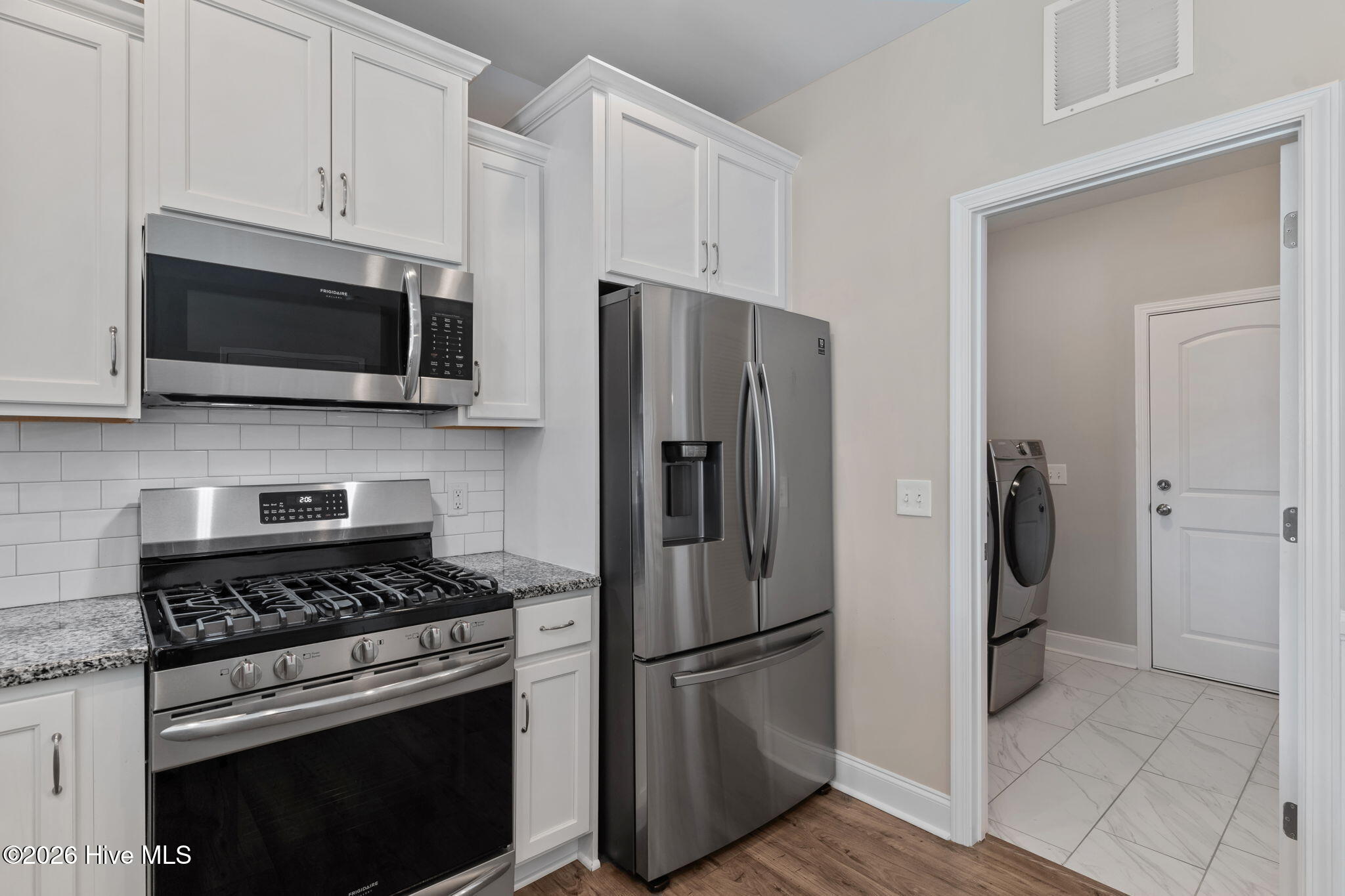 100556370 | Photo 13