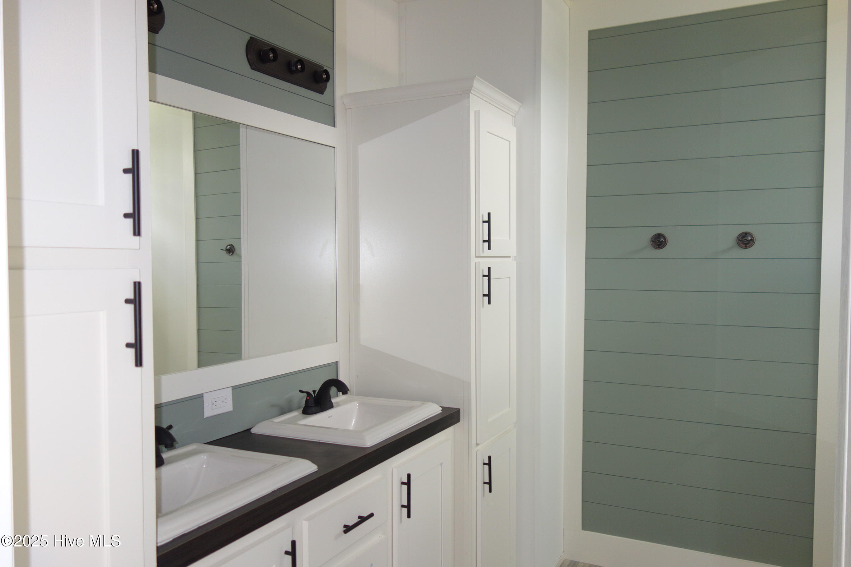 100569265 | Photo 15