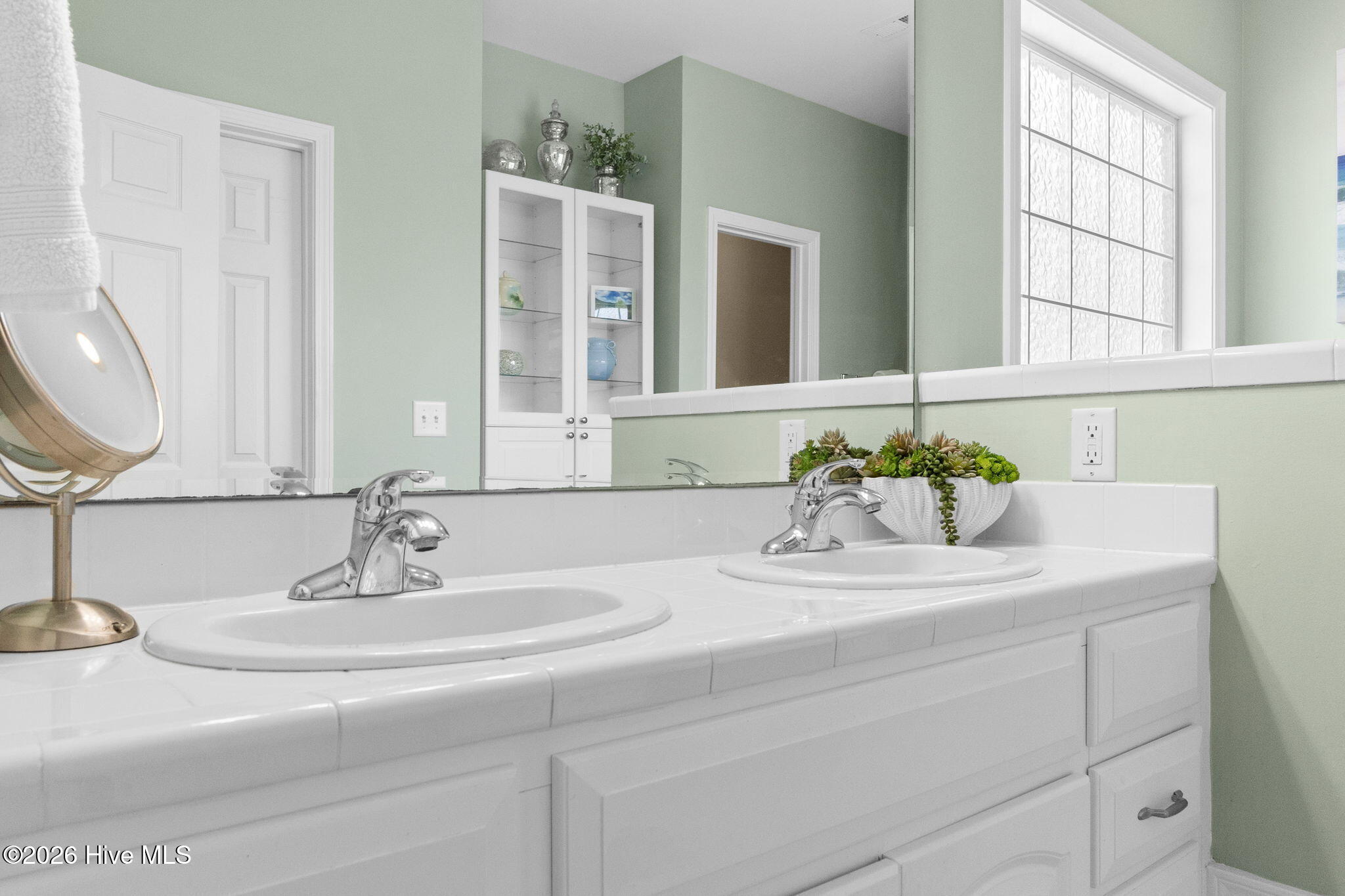 100562755 | Photo 14