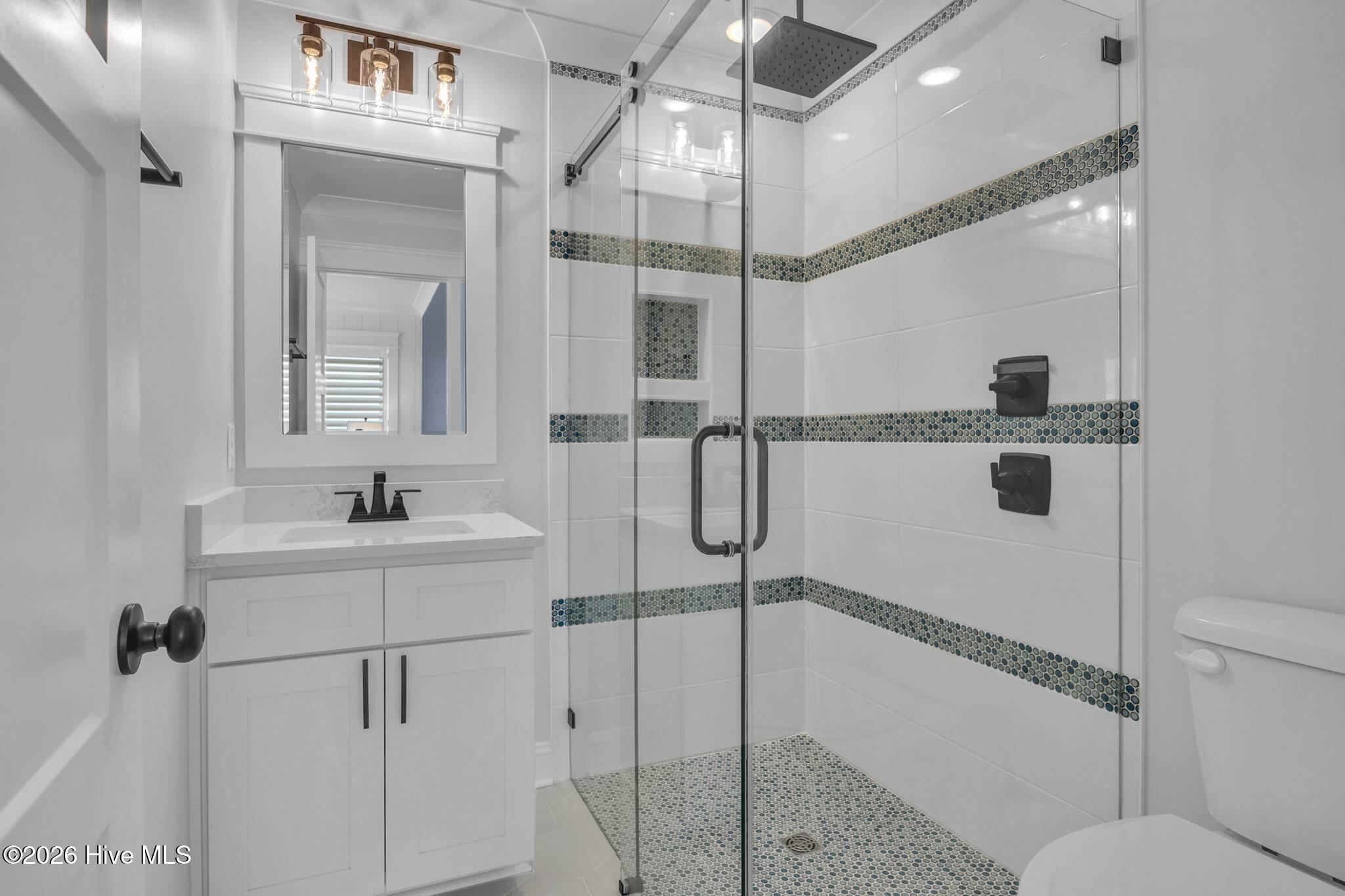 100558345 | Photo 60