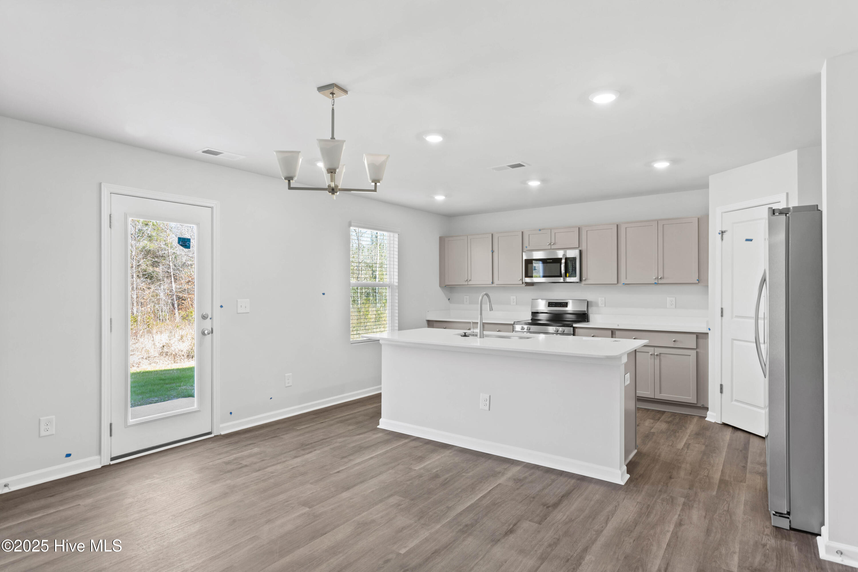 503 Sandy Hollow Drive, Jacksonville, NC 28540 – photo 11: Photo of Similar Home