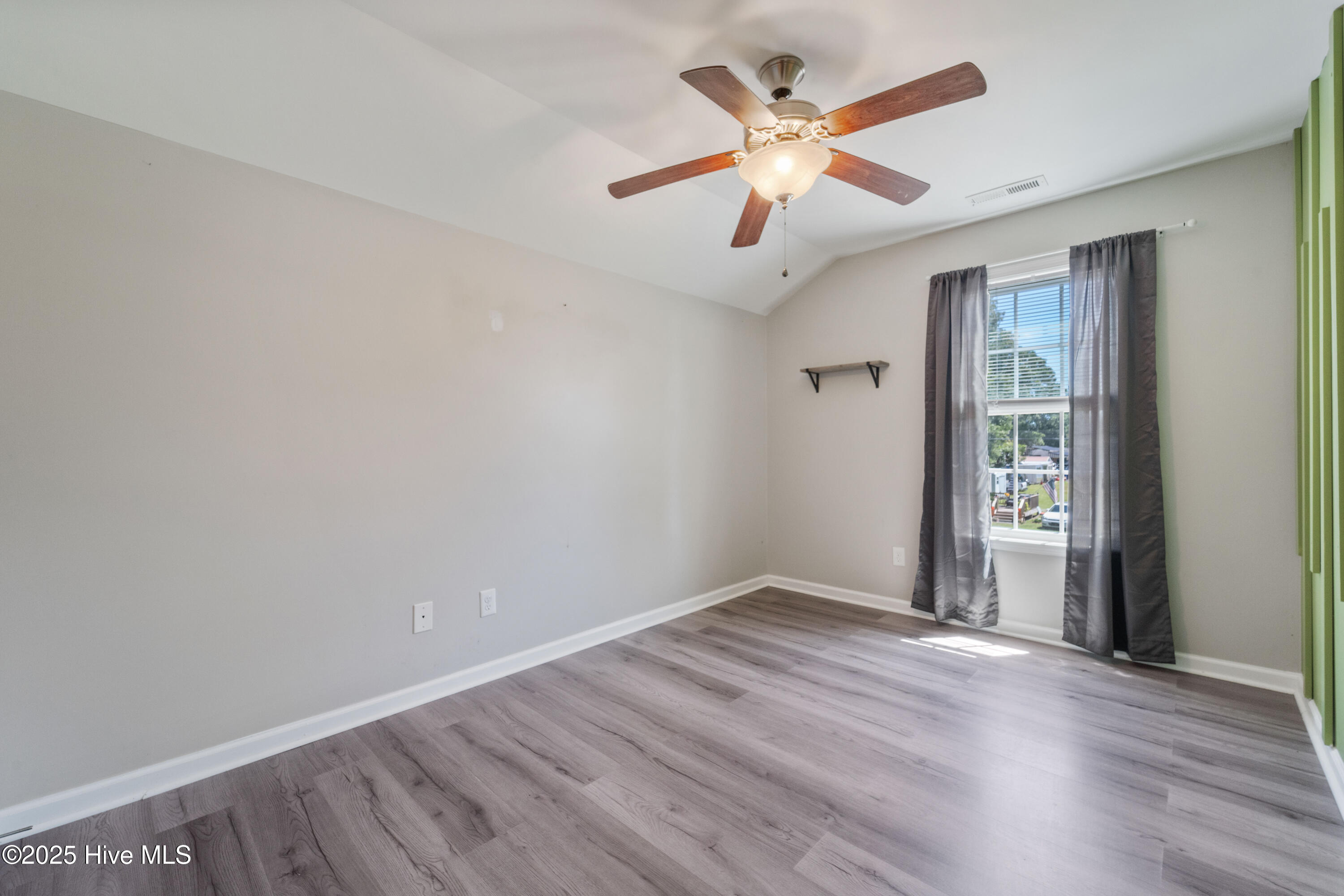 100529060 | Photo 40