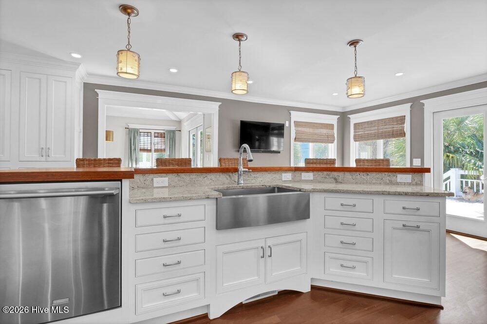 100559715 | Photo 15