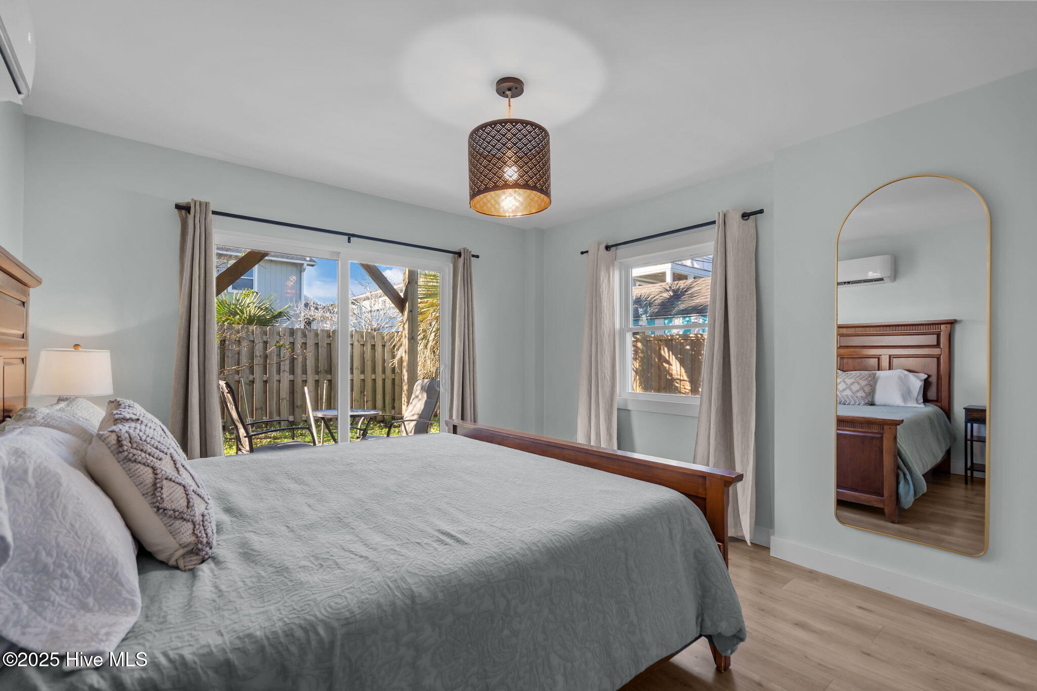 100541863 | Photo 50