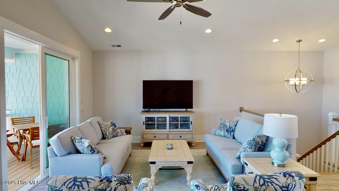 100526180 | Photo 17