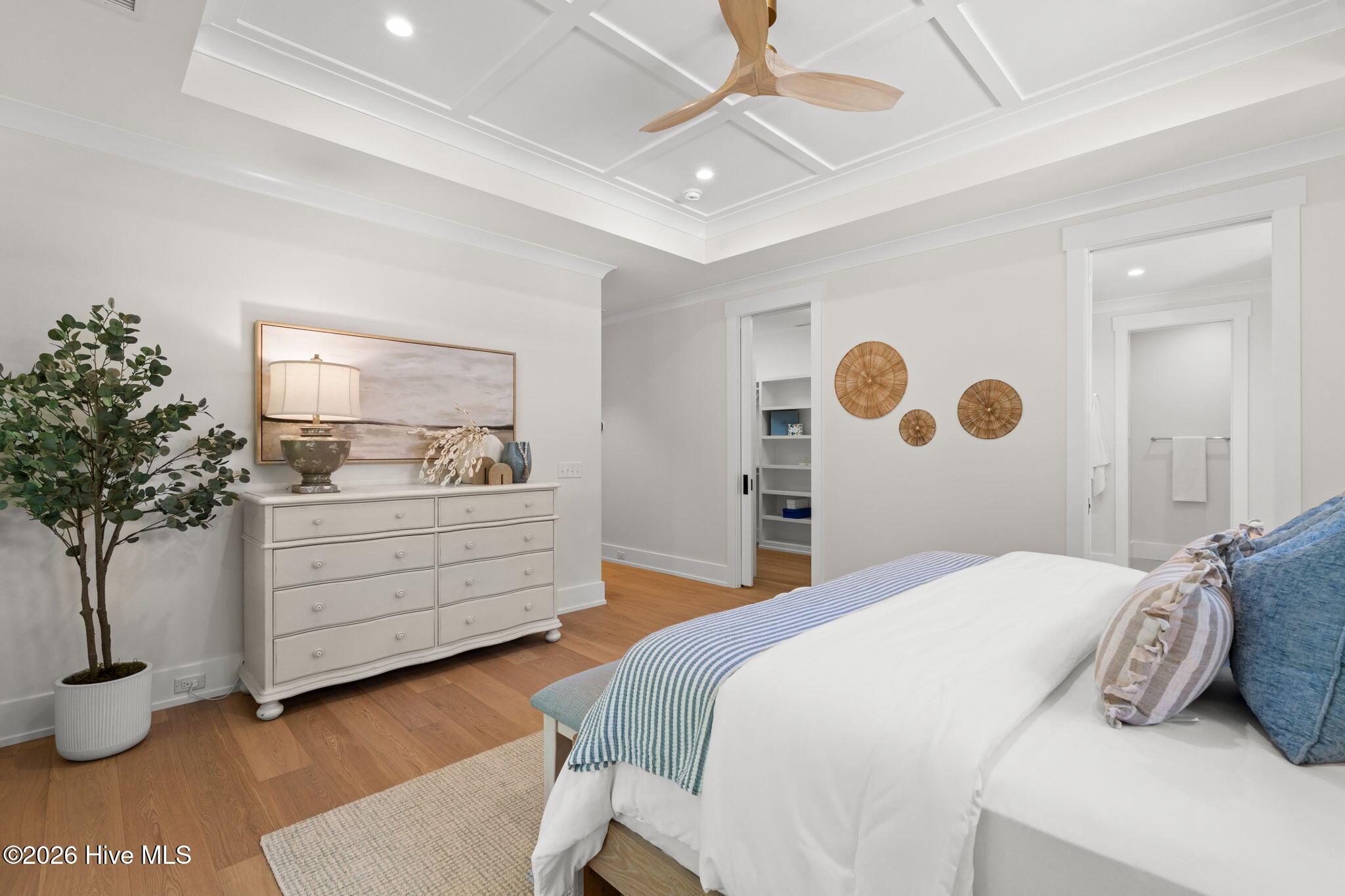 100568916 | Photo 30