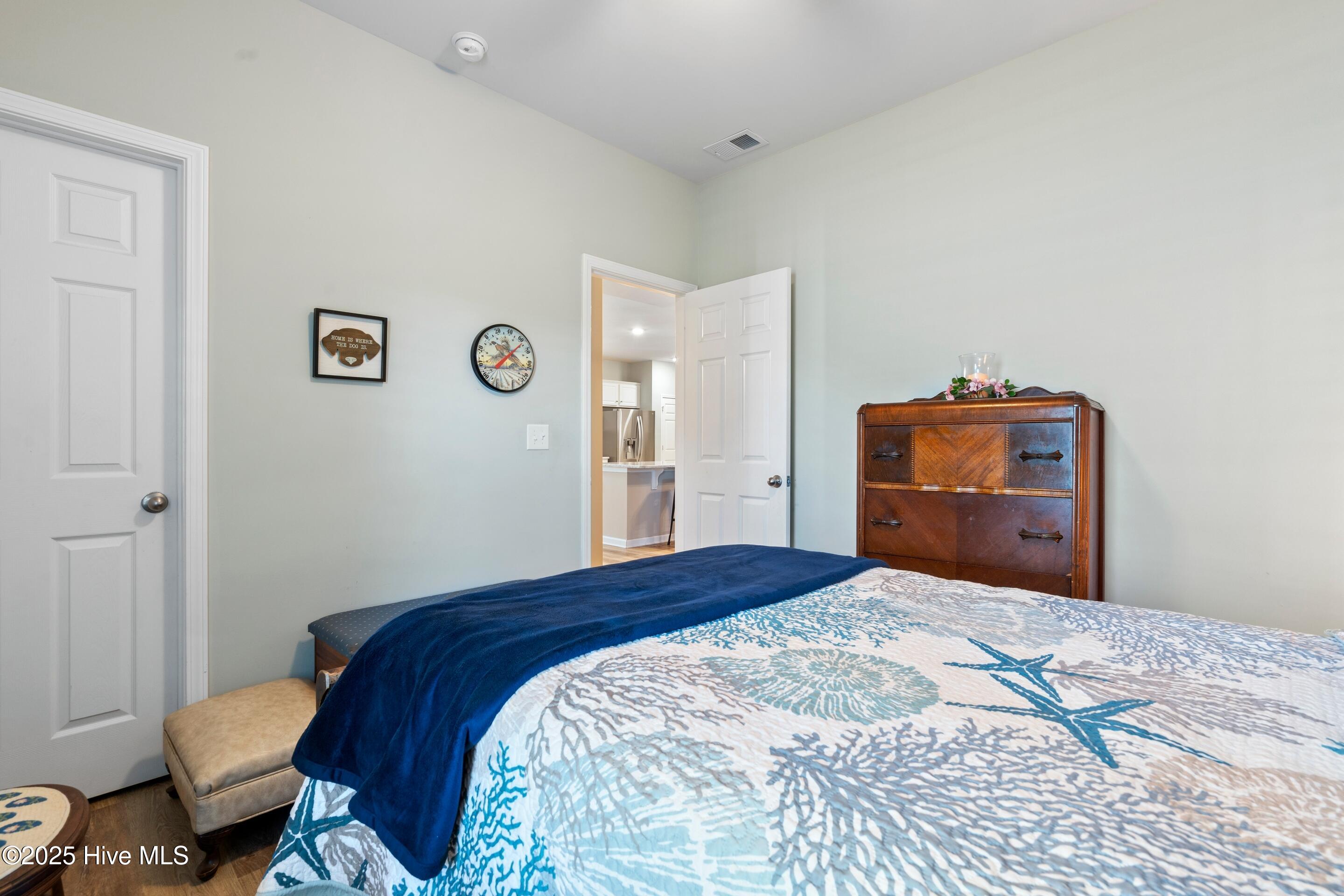 100537197 | Photo 38