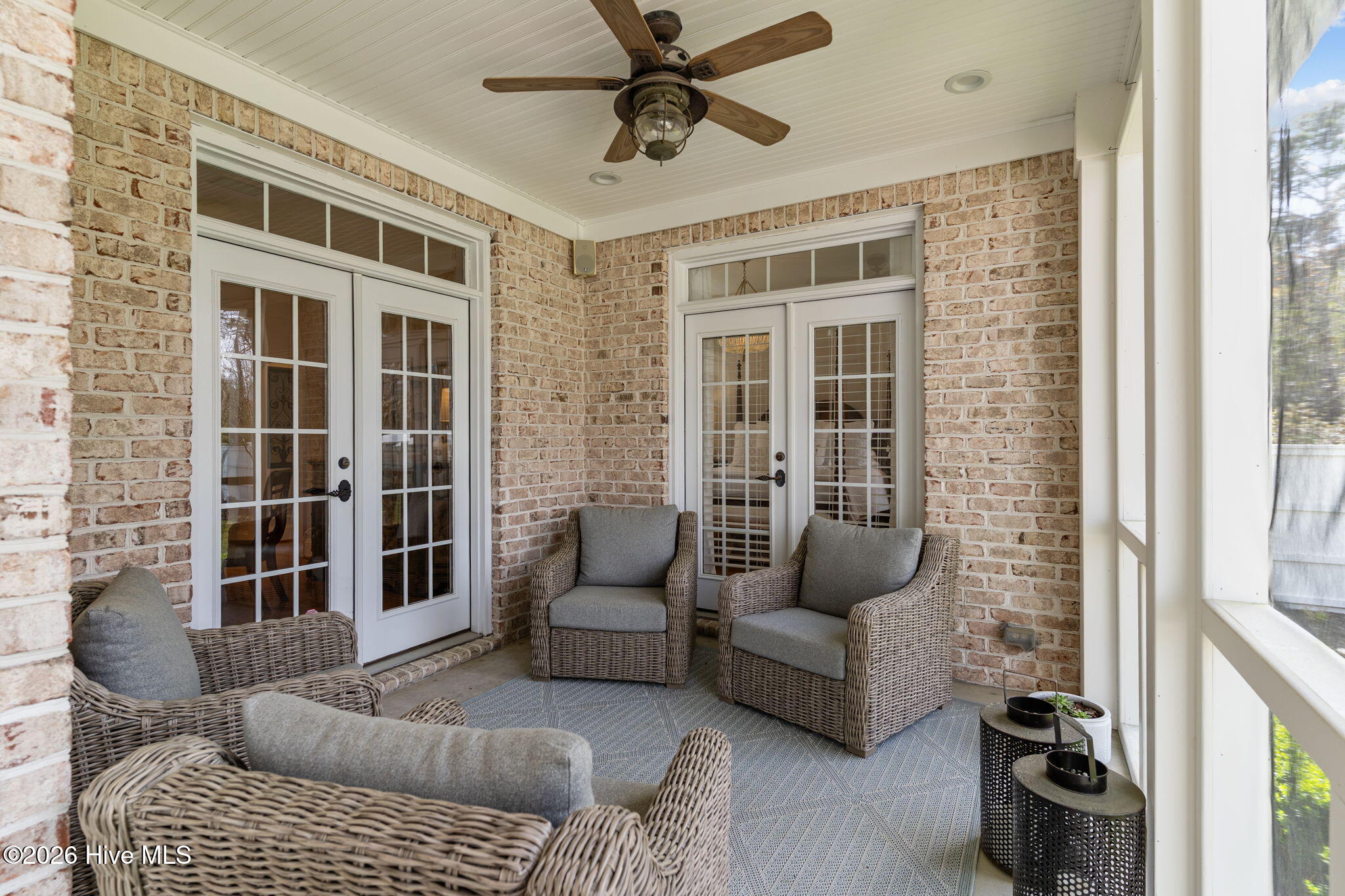 100561575 | Photo 63