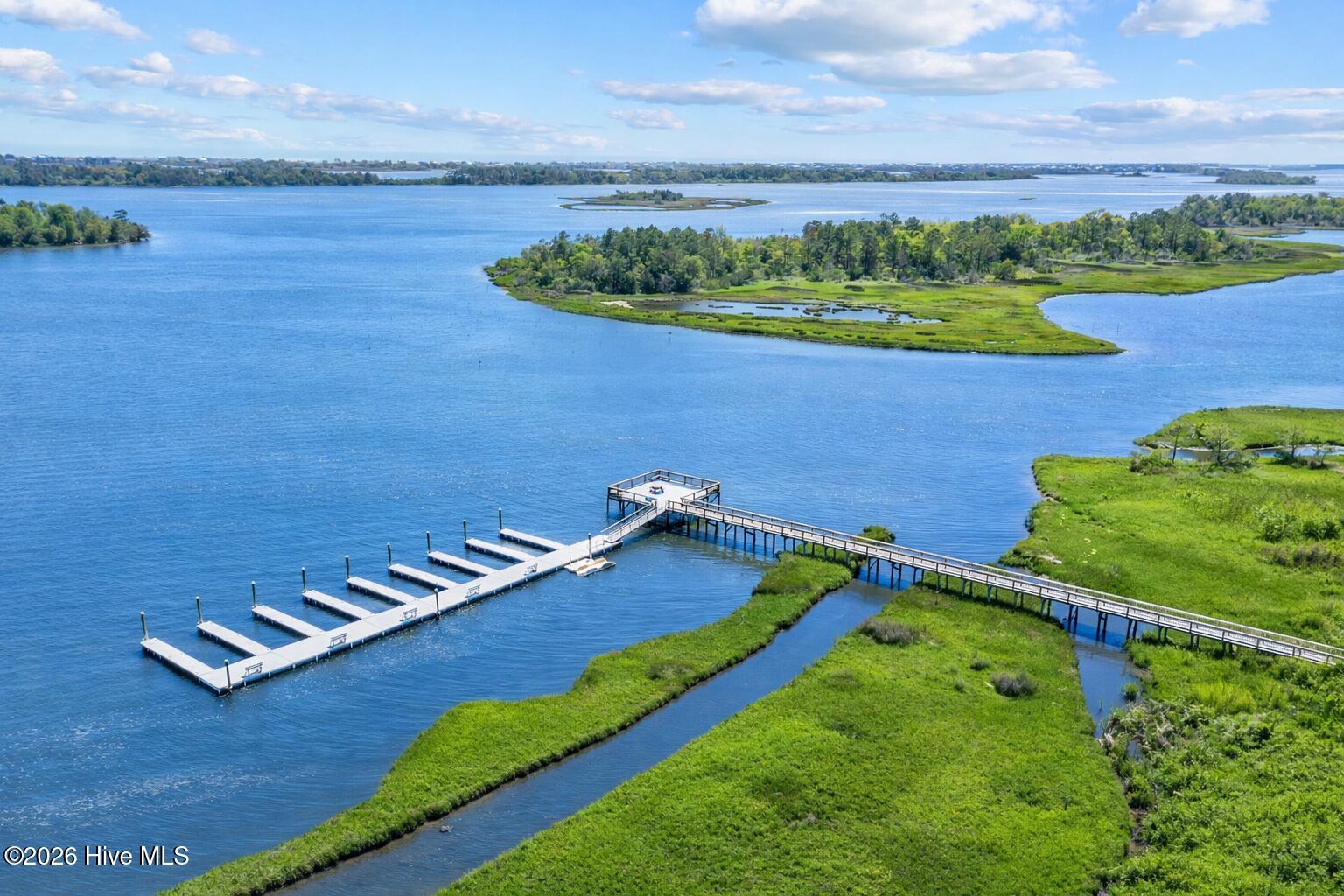 100565471 | Photo 93