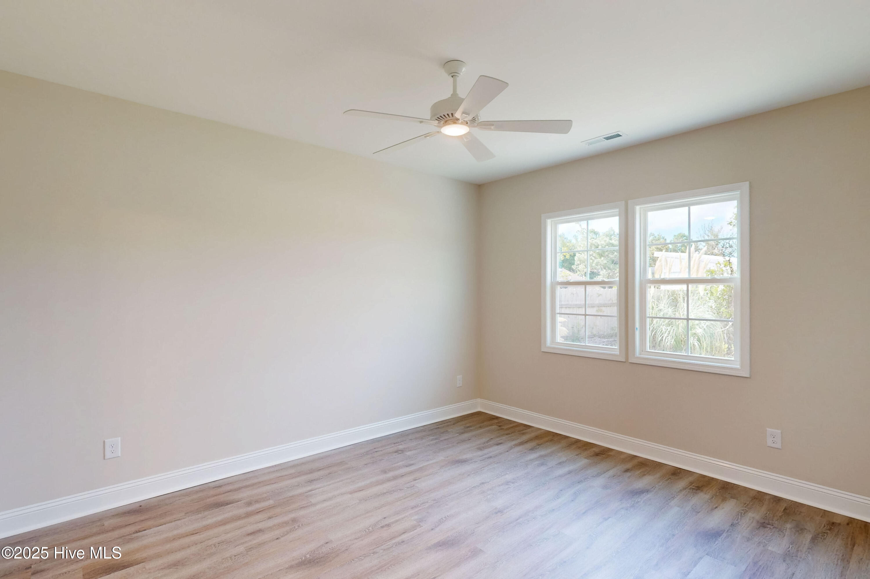 100493004 | Photo 10