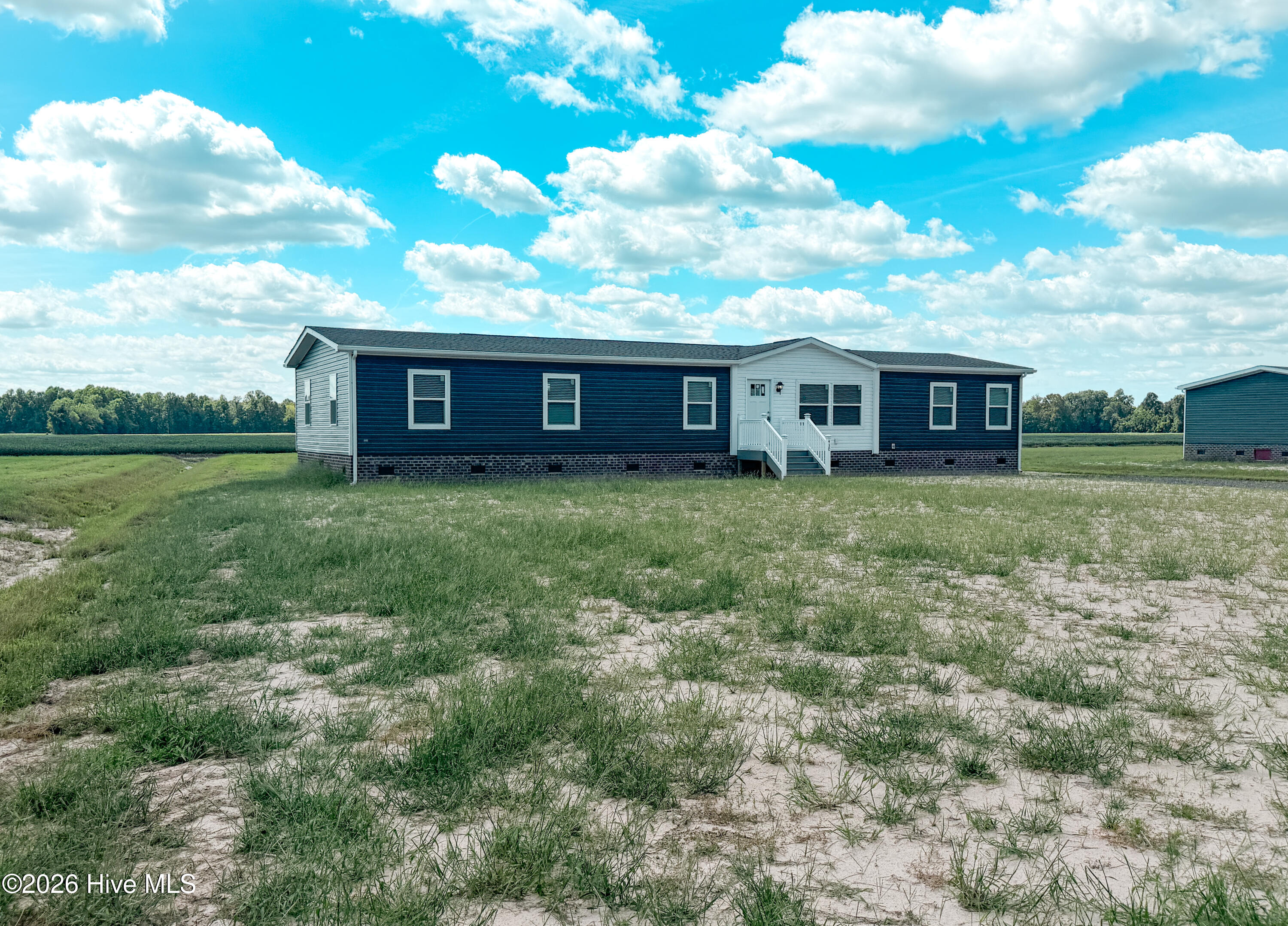 100604884 | Photo 2