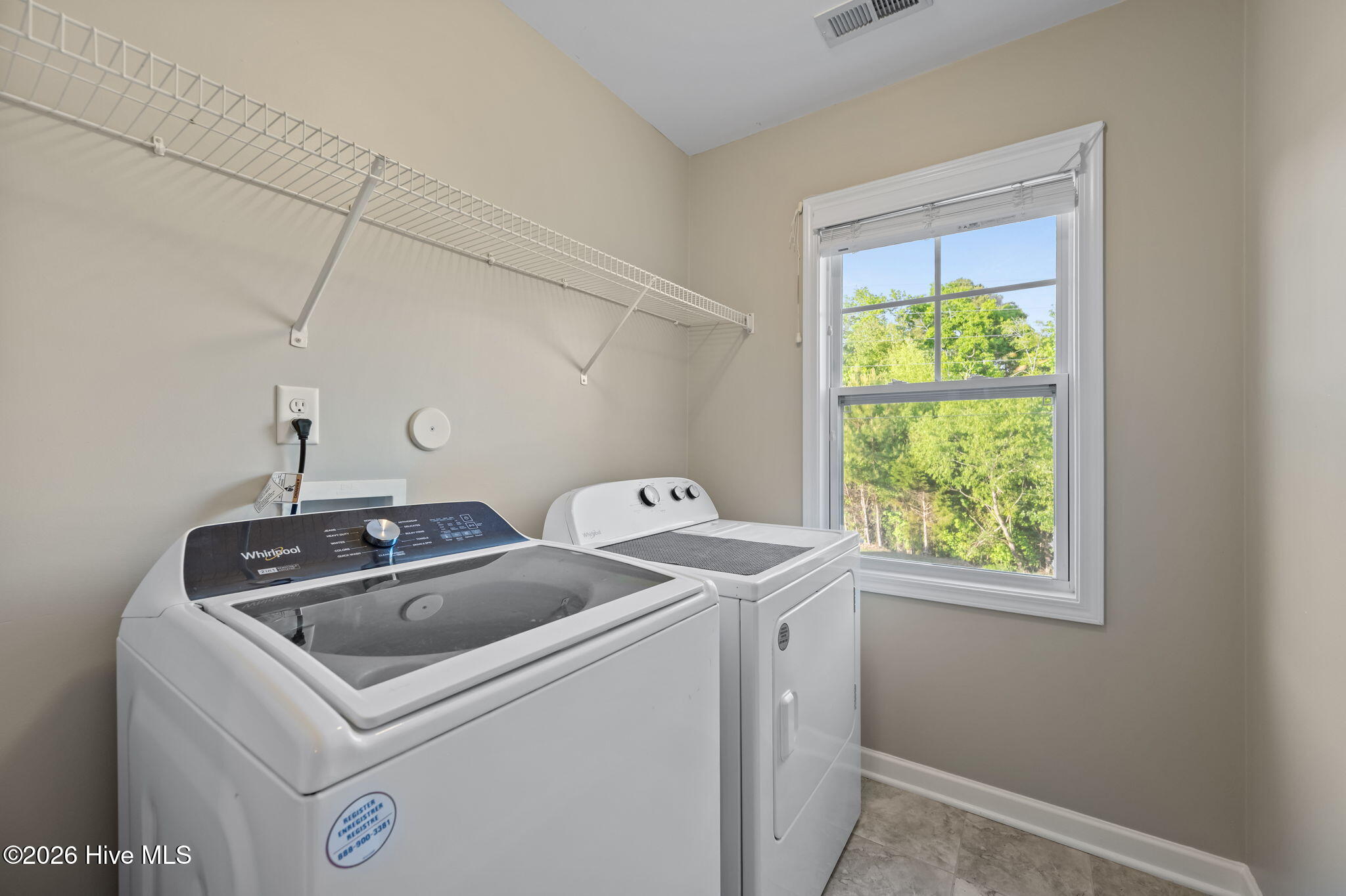 100568567 | Photo 34