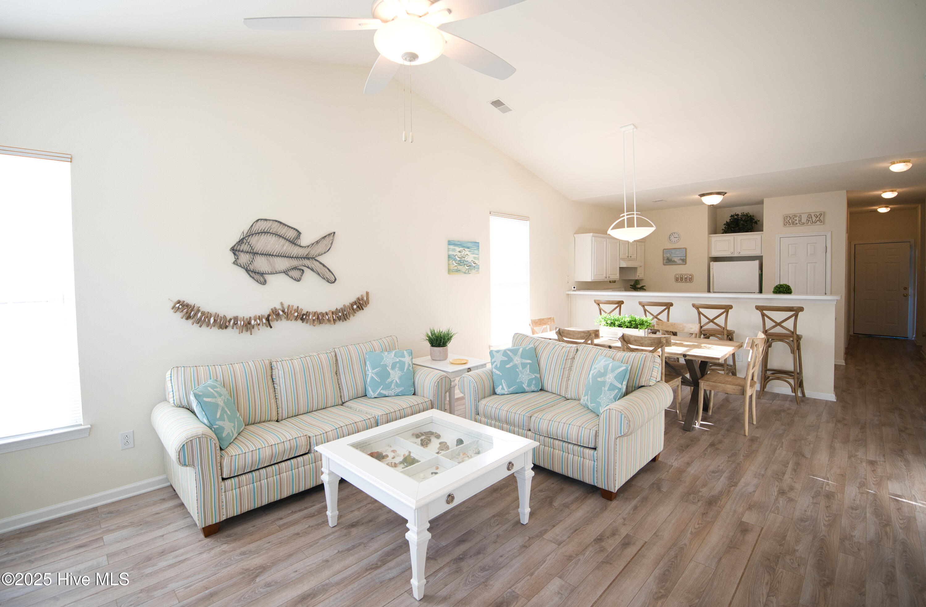 100546410 | Photo 16