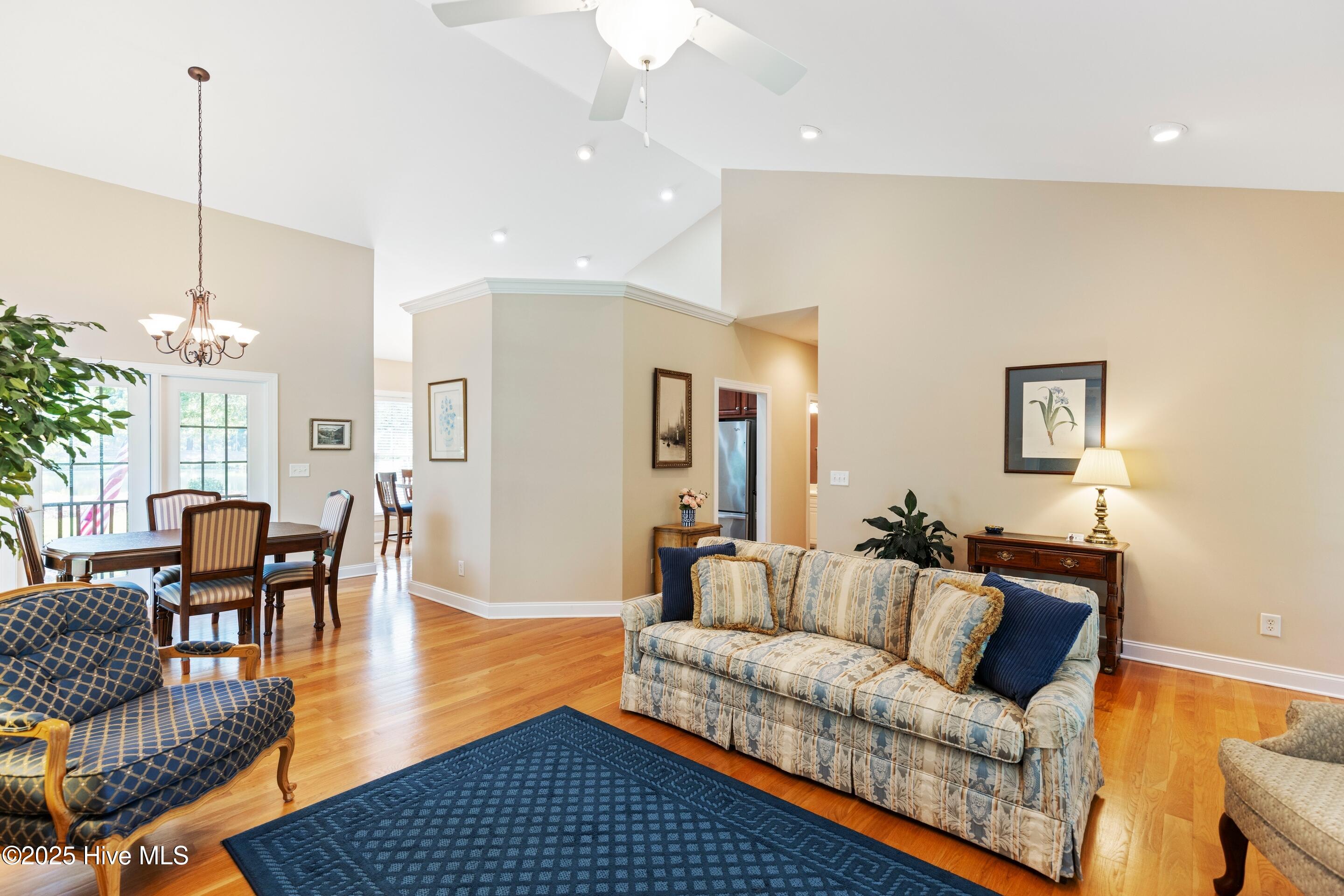 100514713 | Photo 10