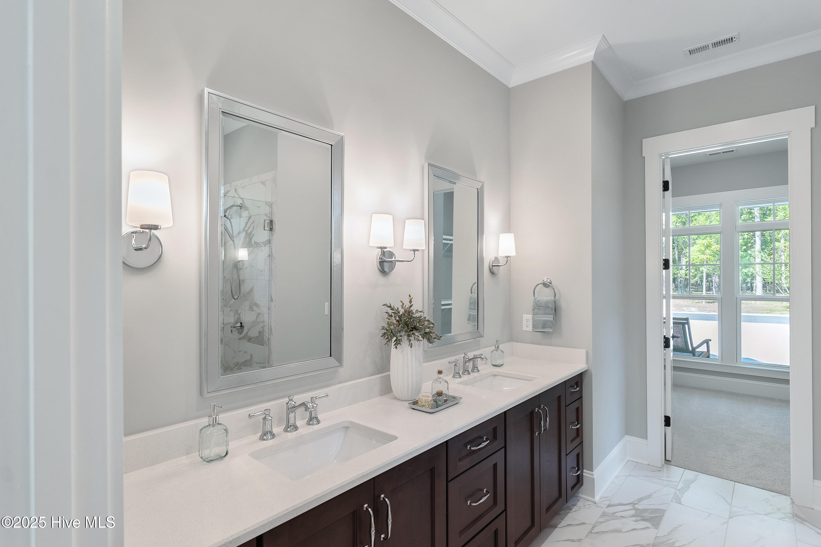 100487716 | Photo 29