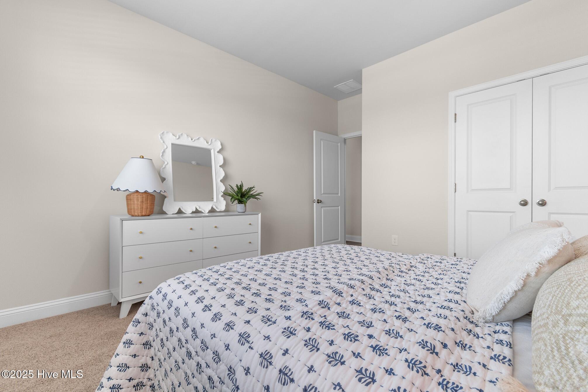 100565069 | Photo 25