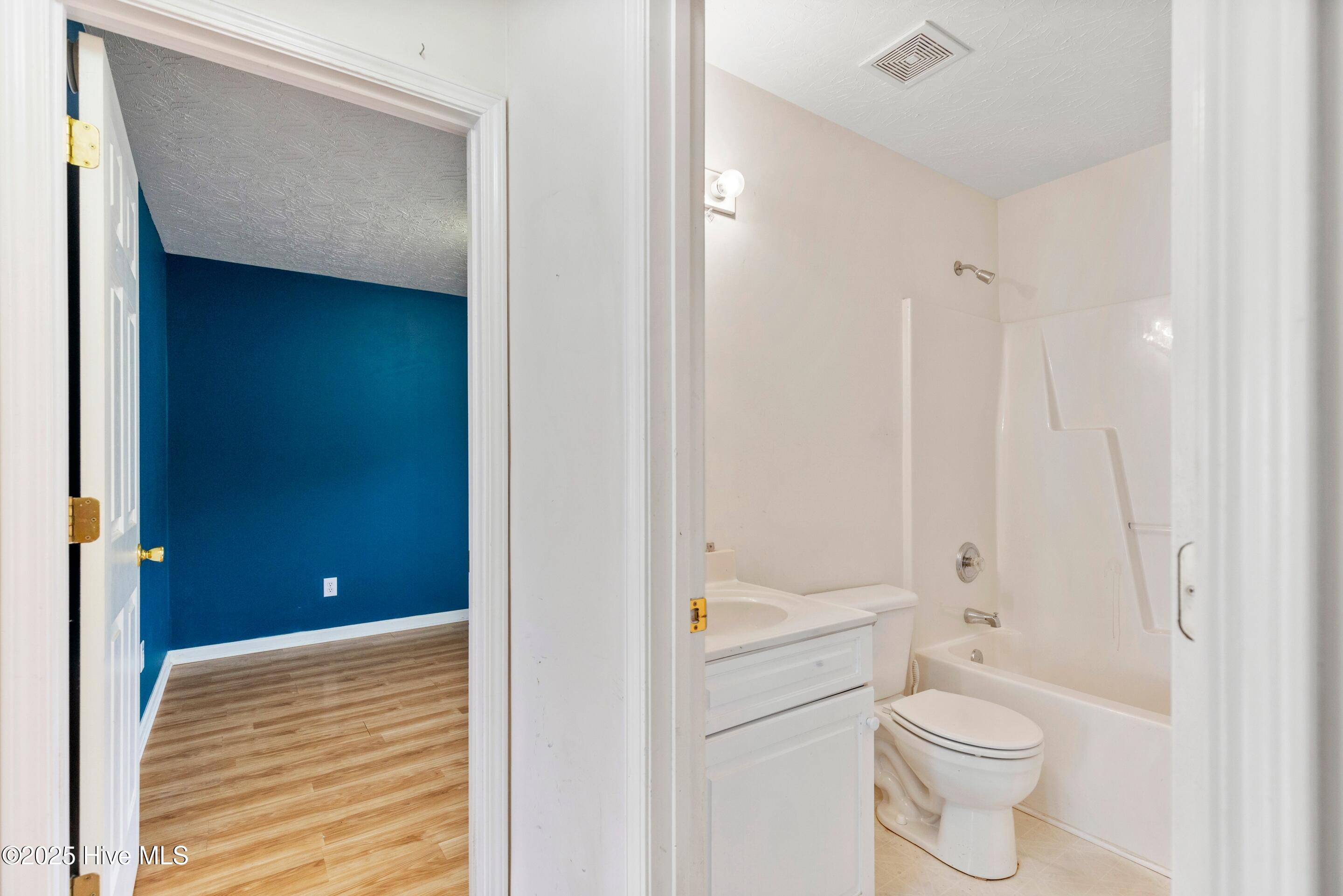 100539007 | Photo 25