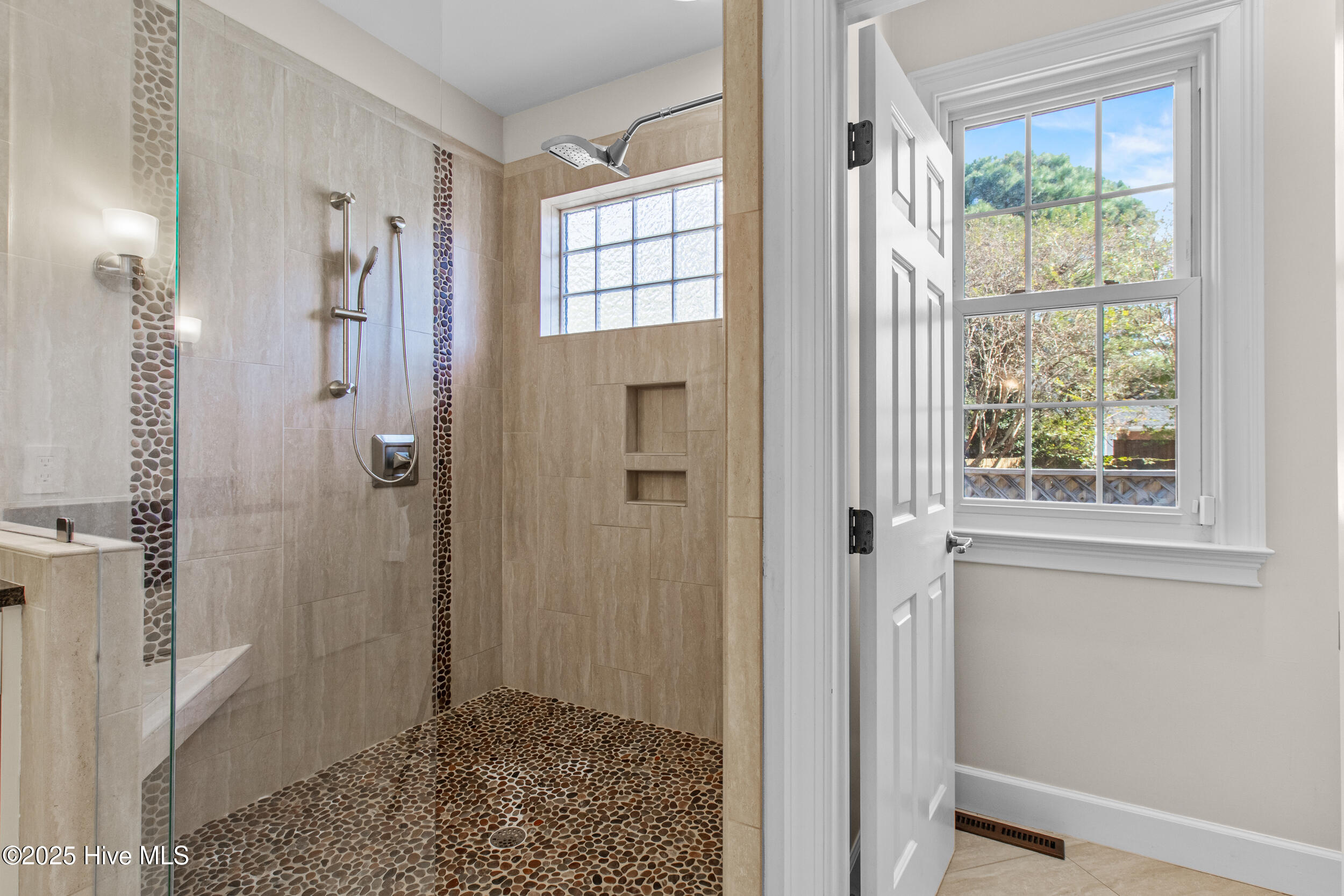 100538758 | Photo 26