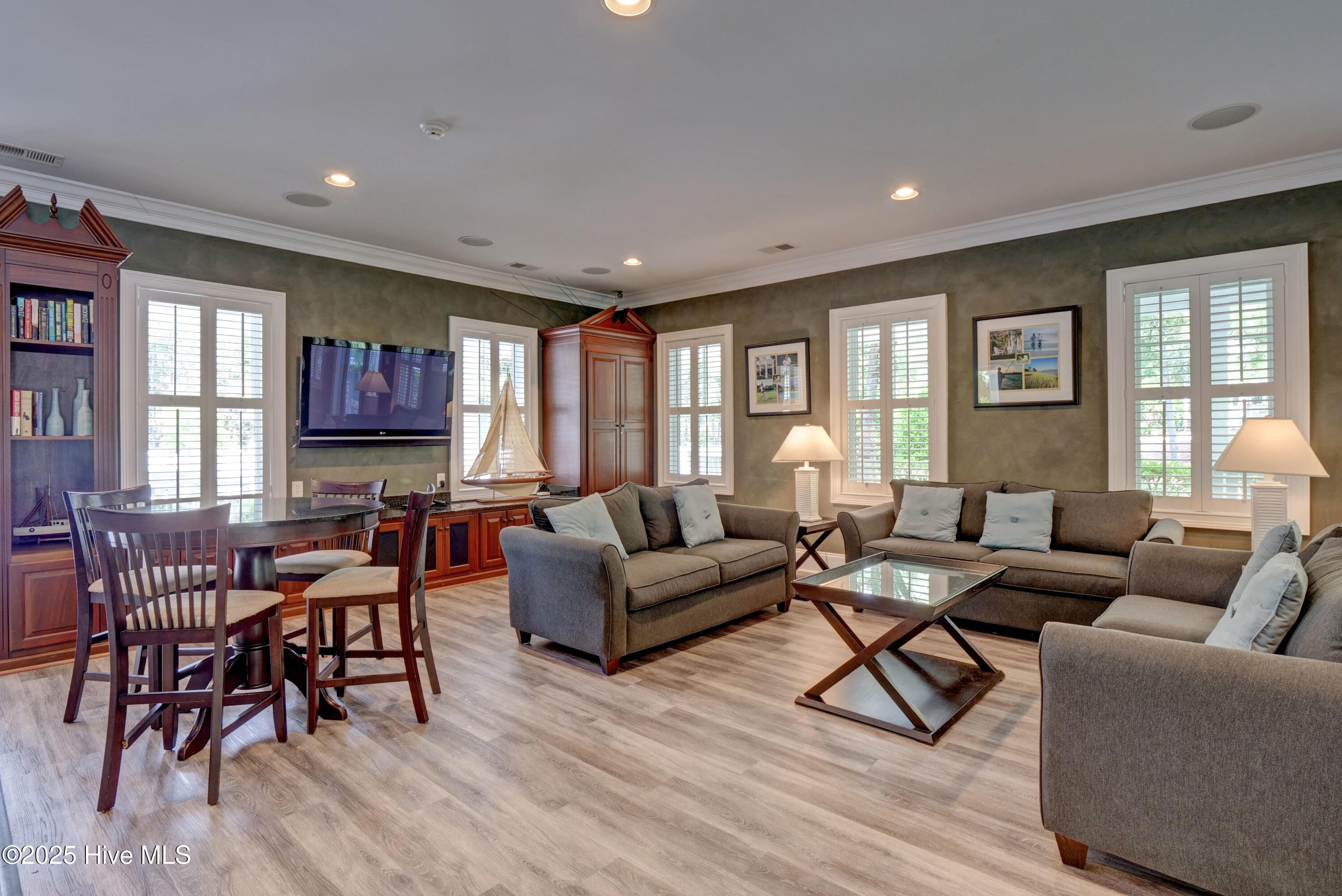 100517426 | Photo 61