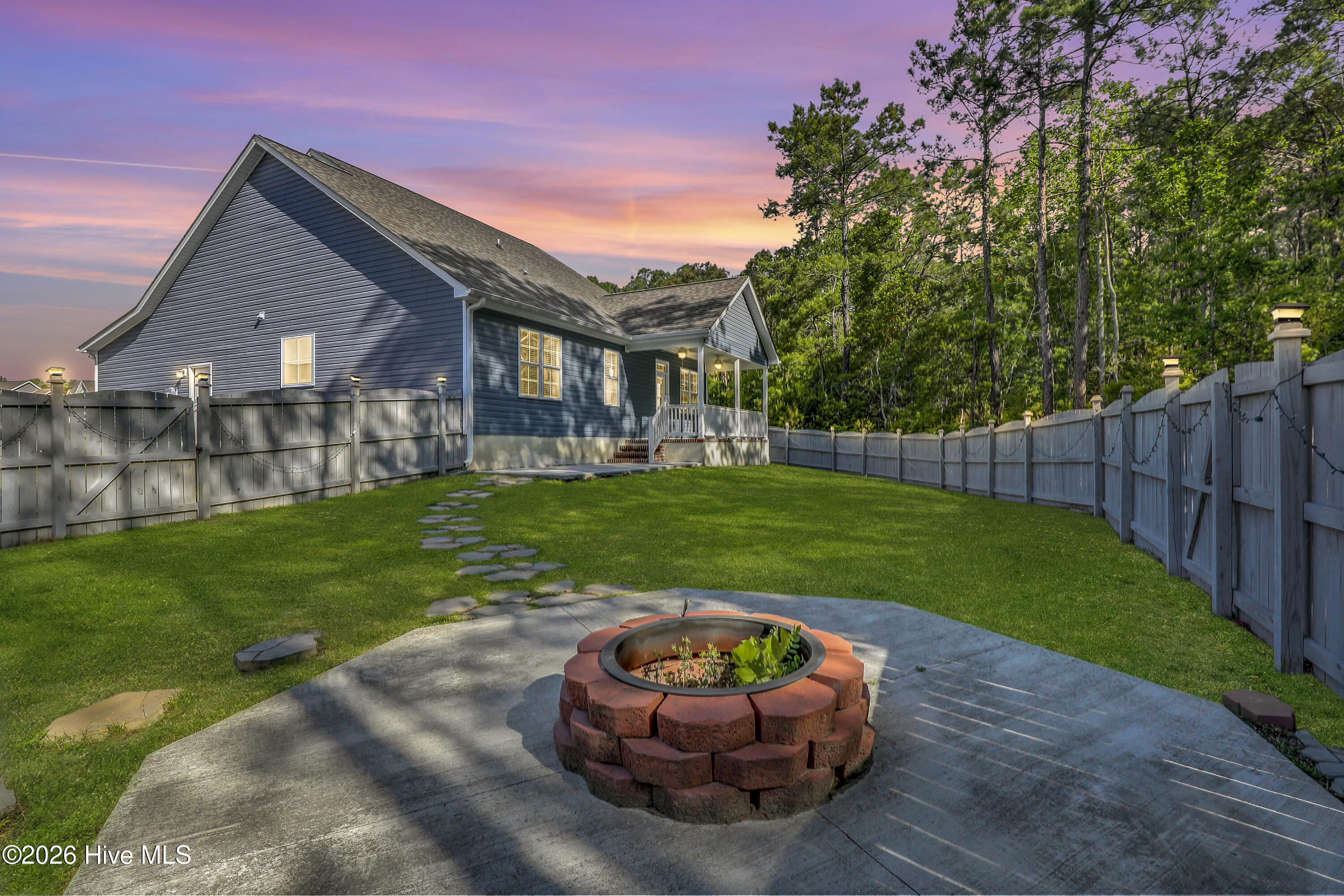 100569069 | Photo 42