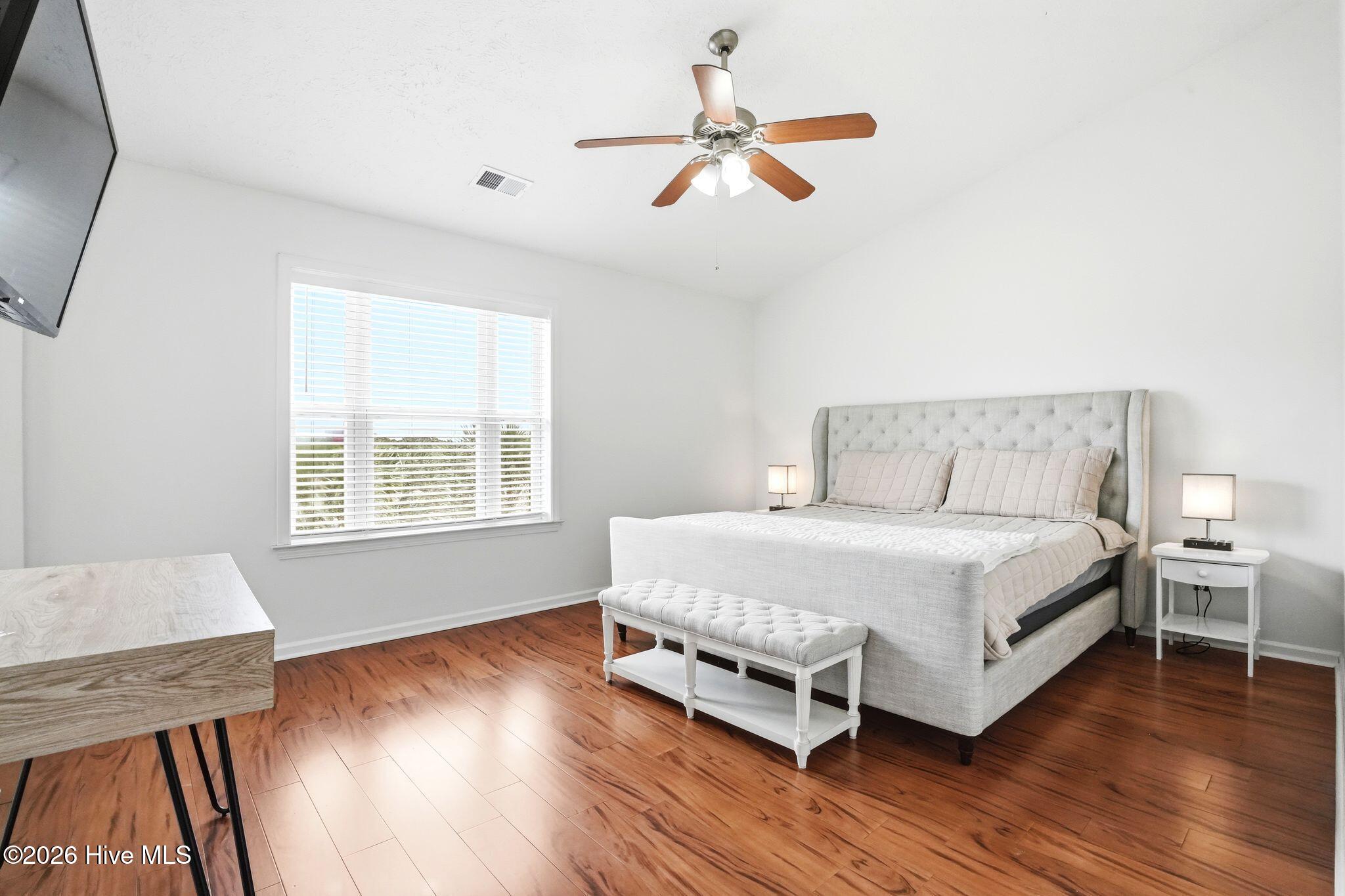 100565628 | Photo 18