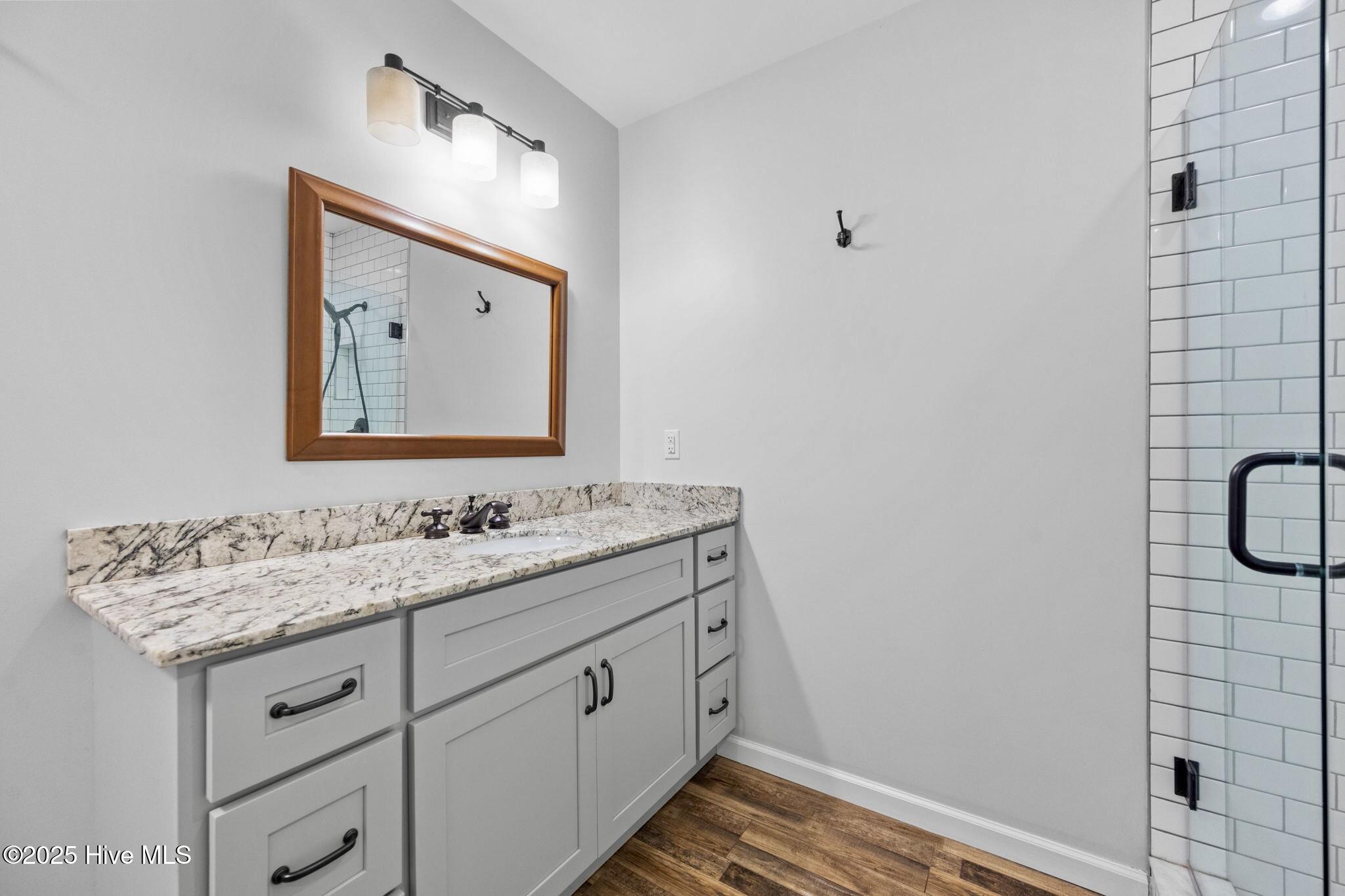 100532839 | Photo 51