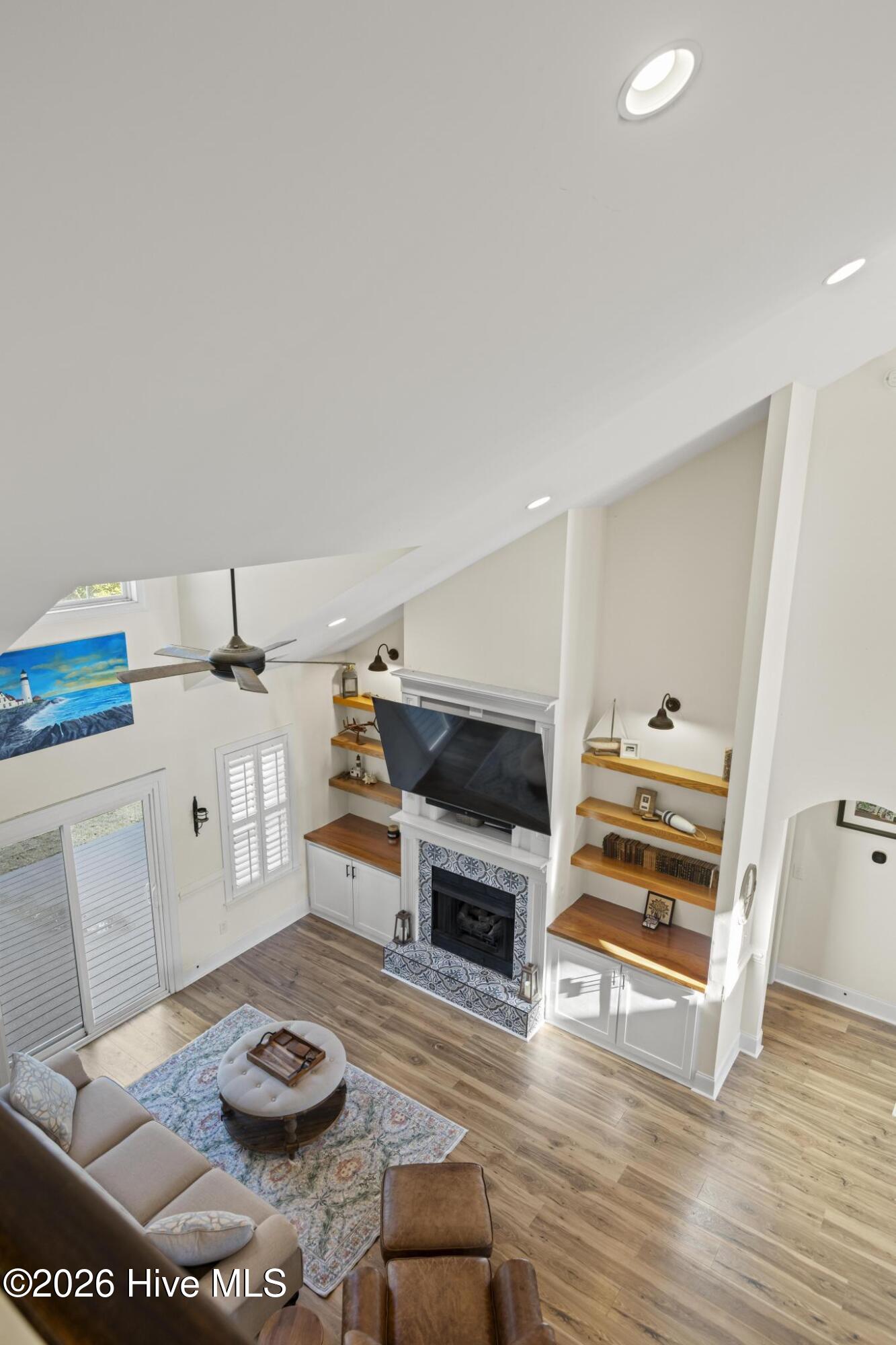 100555770 | Photo 36