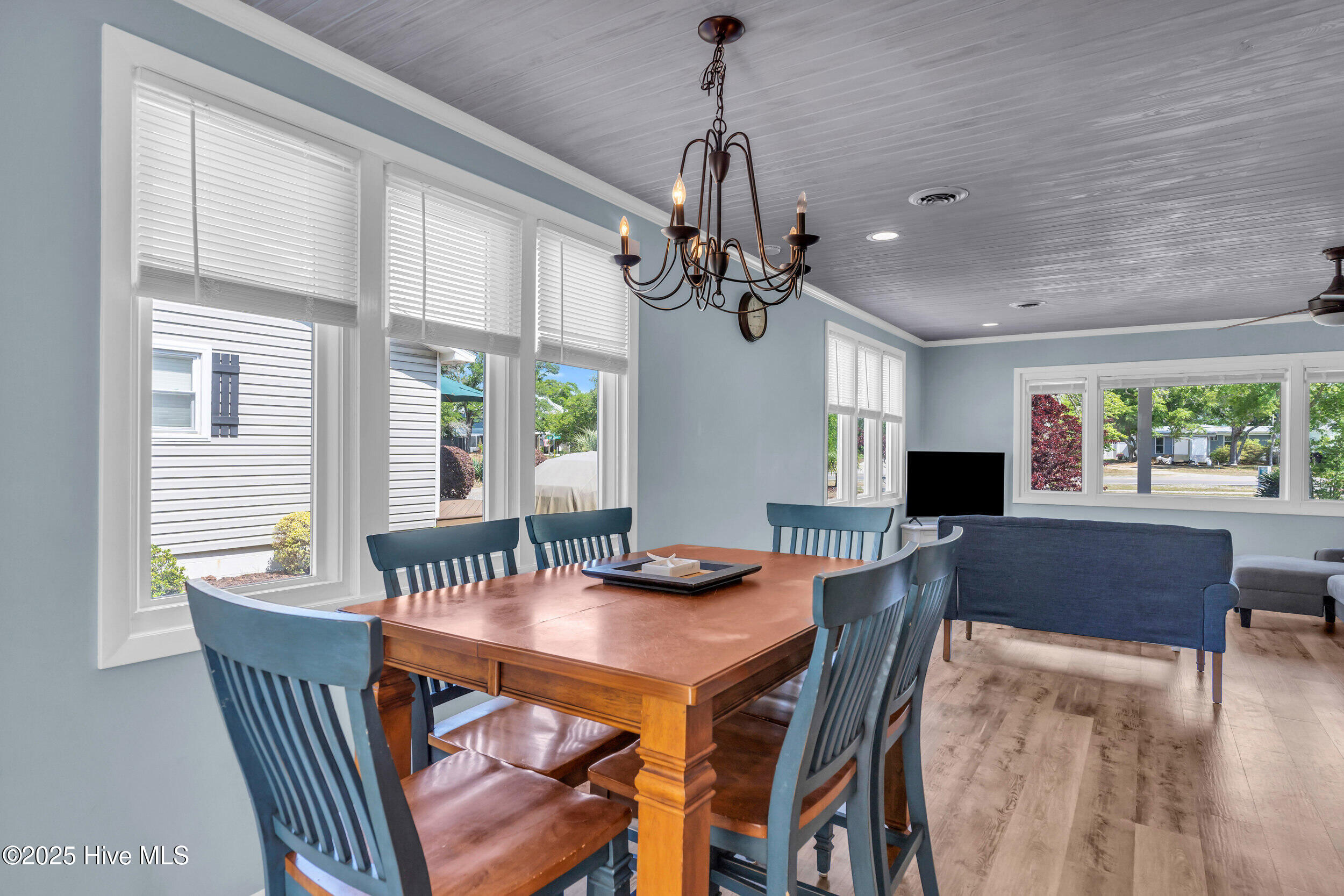 100505255 | Photo 14