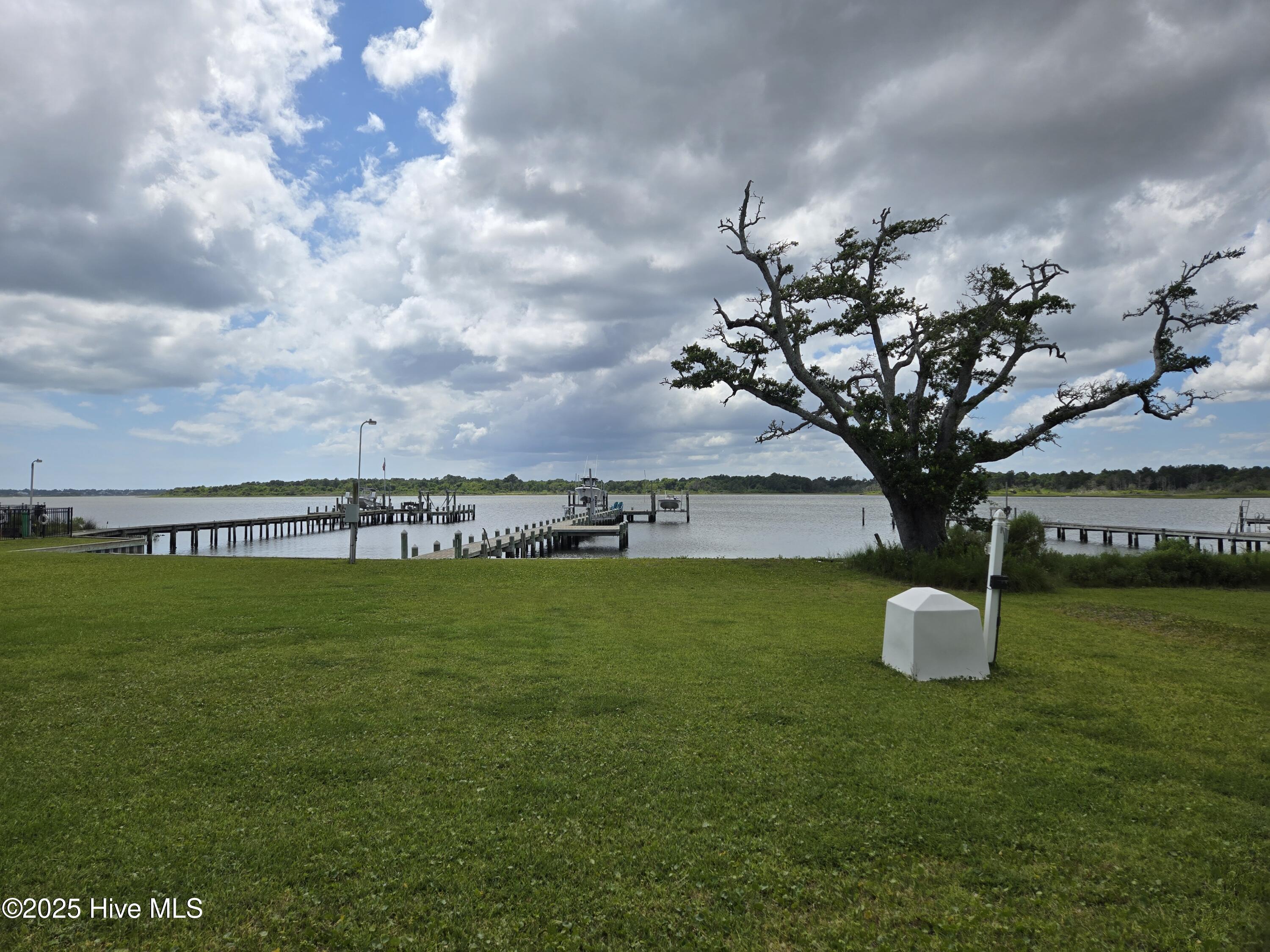 429 Live Oak Road,Newport