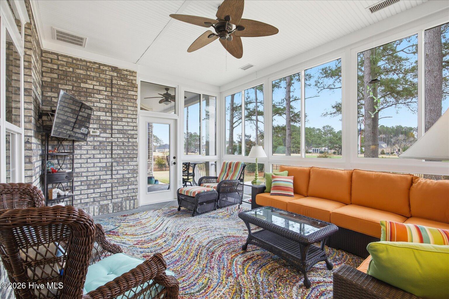 100549757 | Photo 21