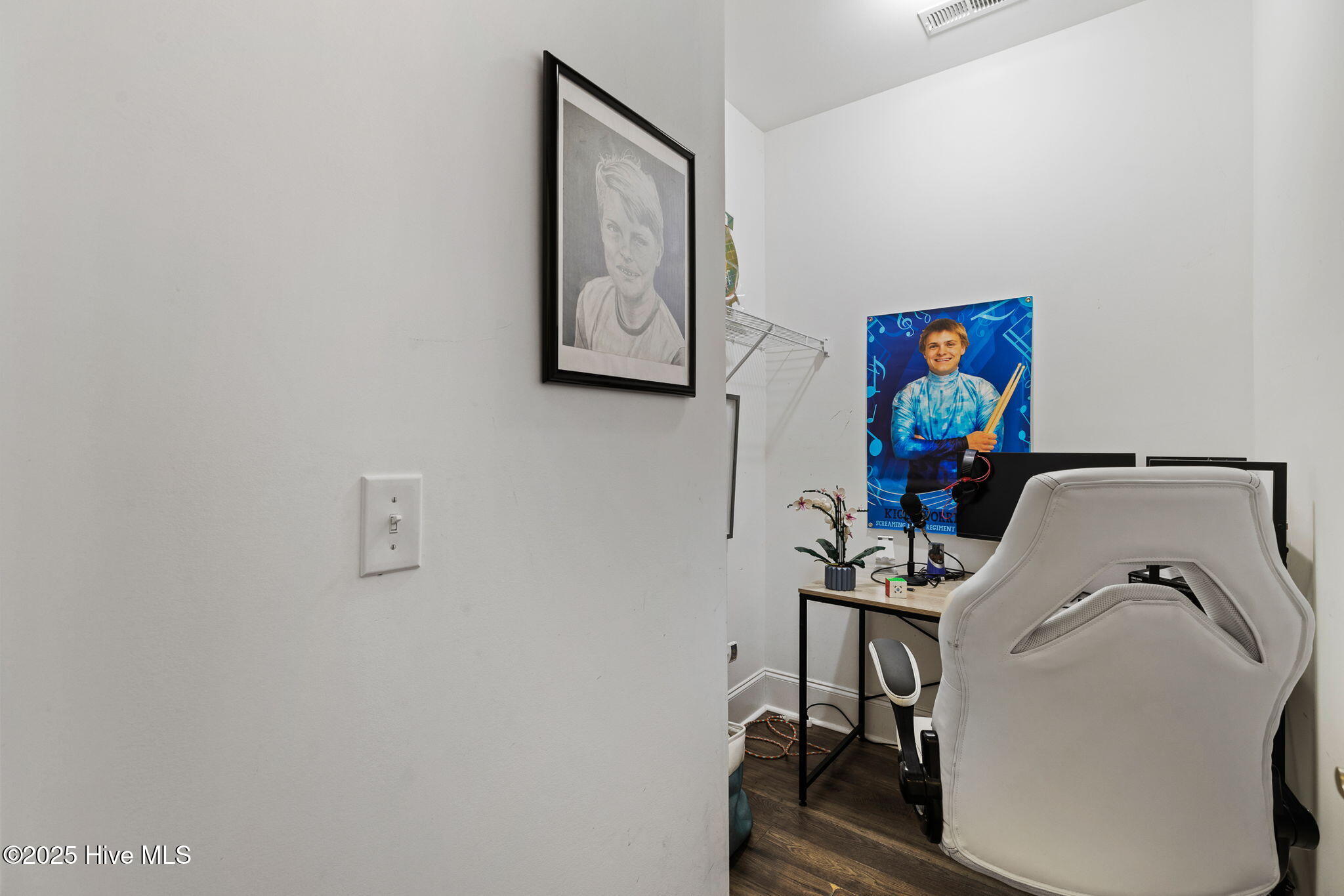 100542385 | Photo 38