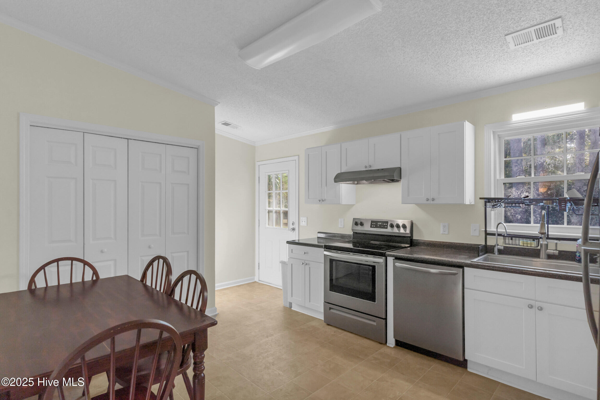 100537438 | Photo 25