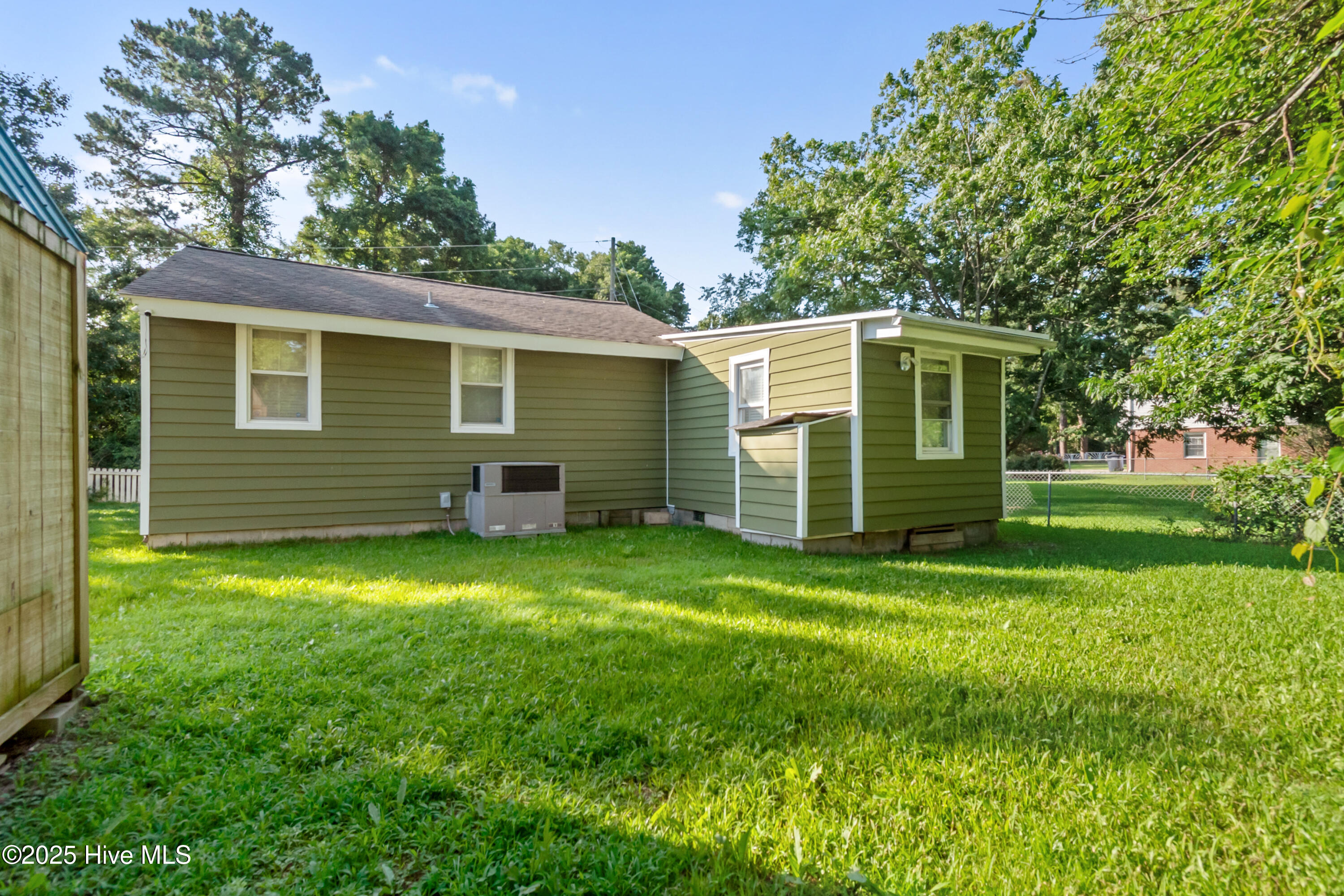 100551187 | Photo 10