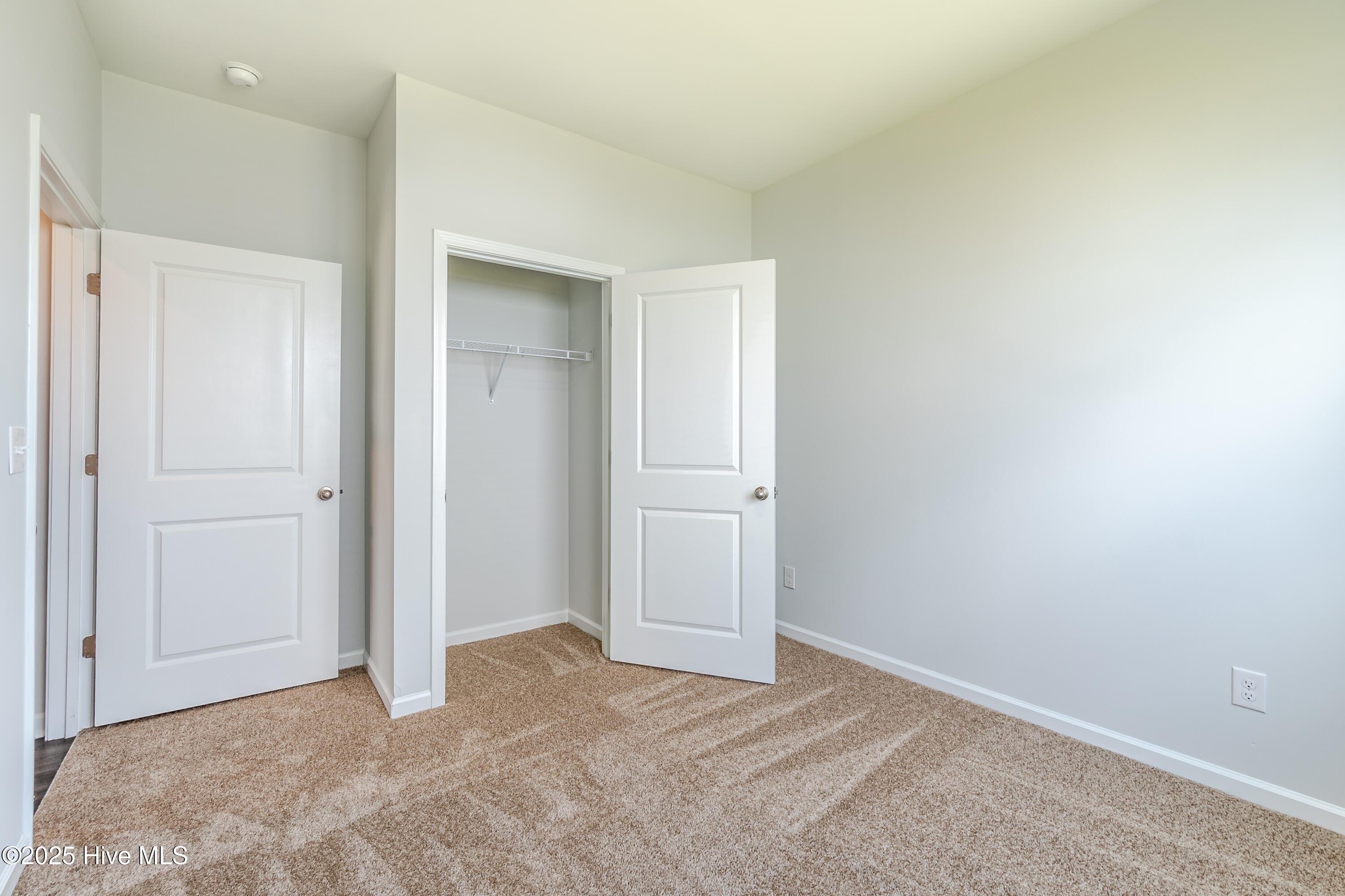 100526053 | Photo 40