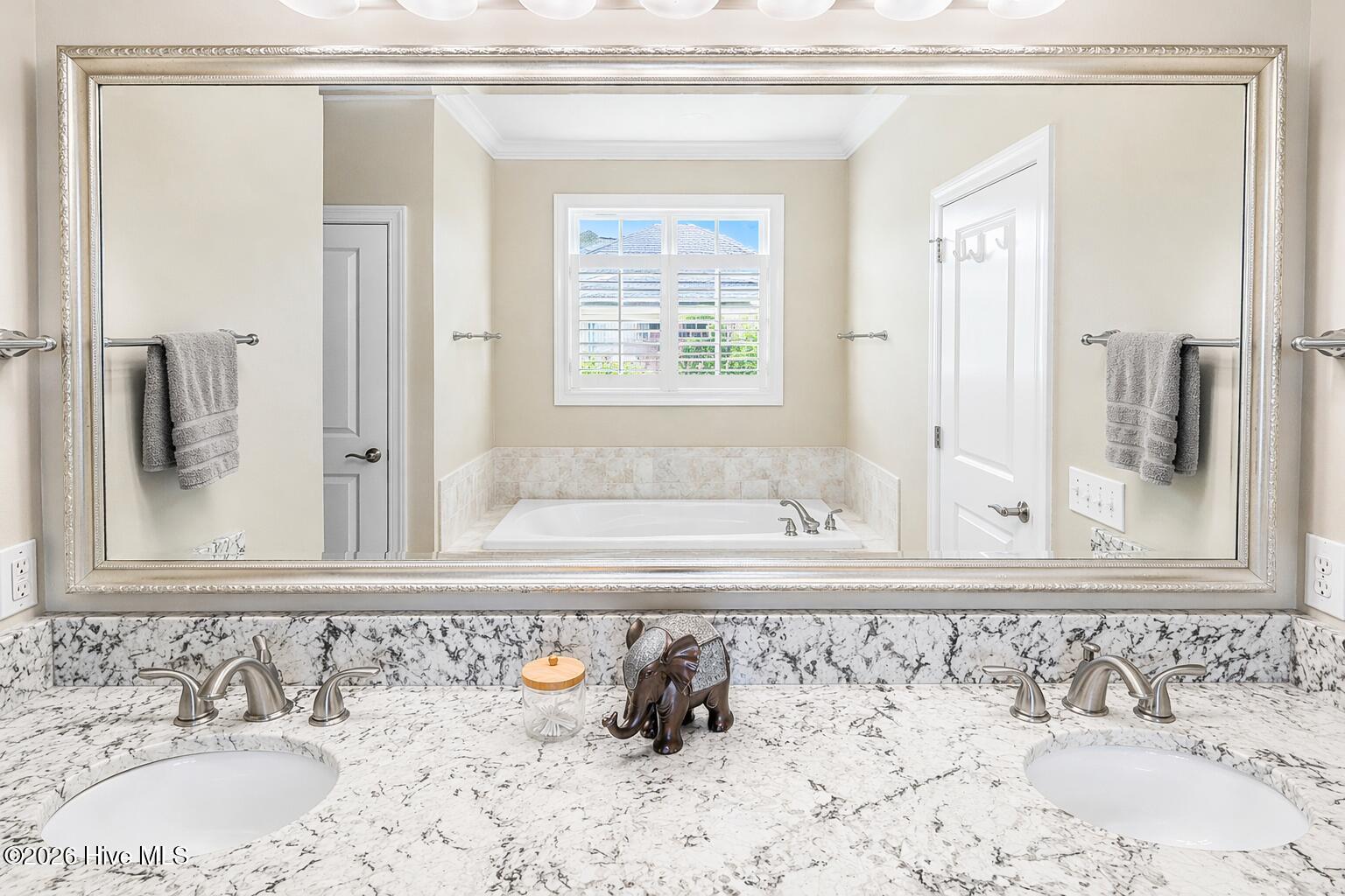 100567709 | Photo 13