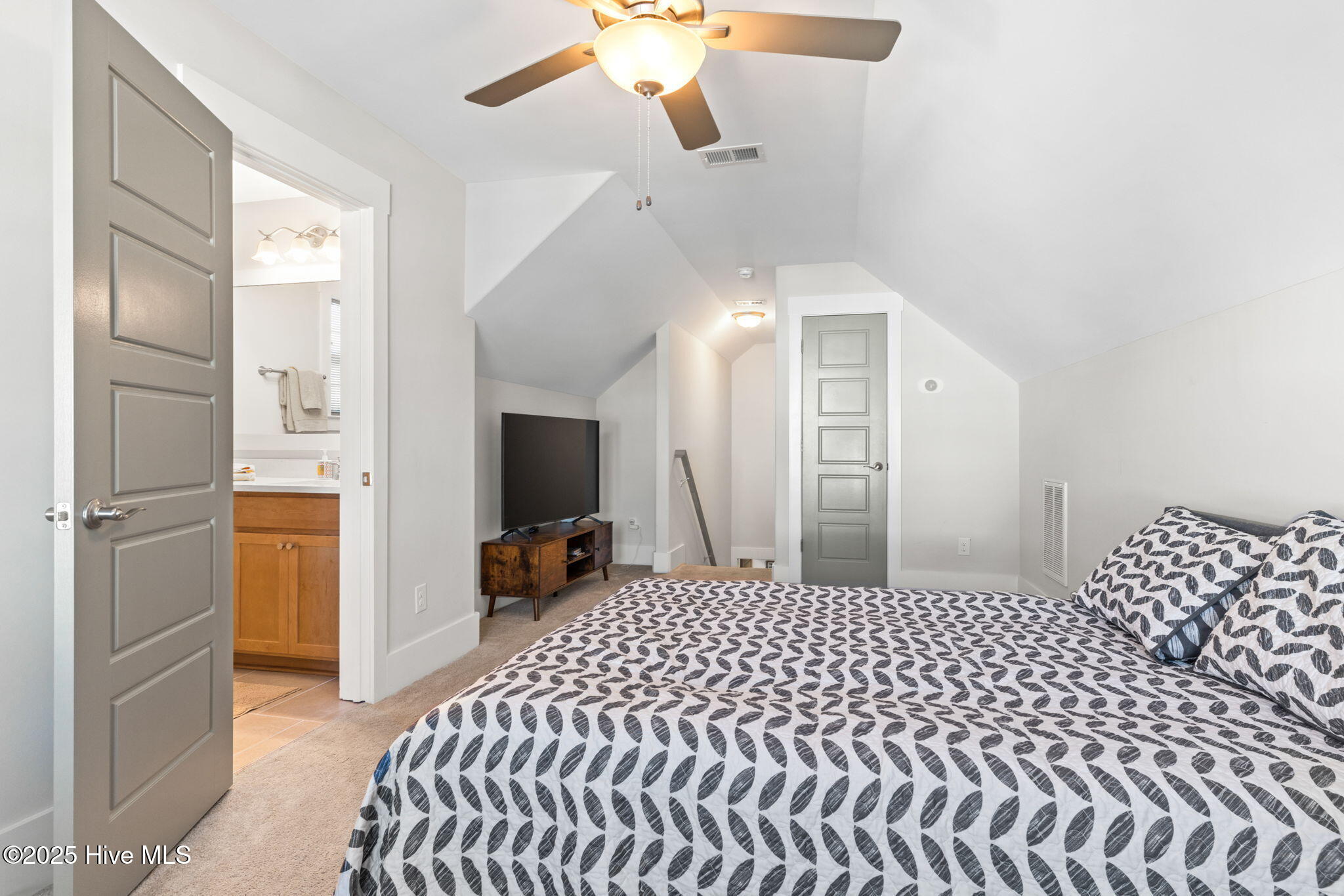 100534484 | Photo 57