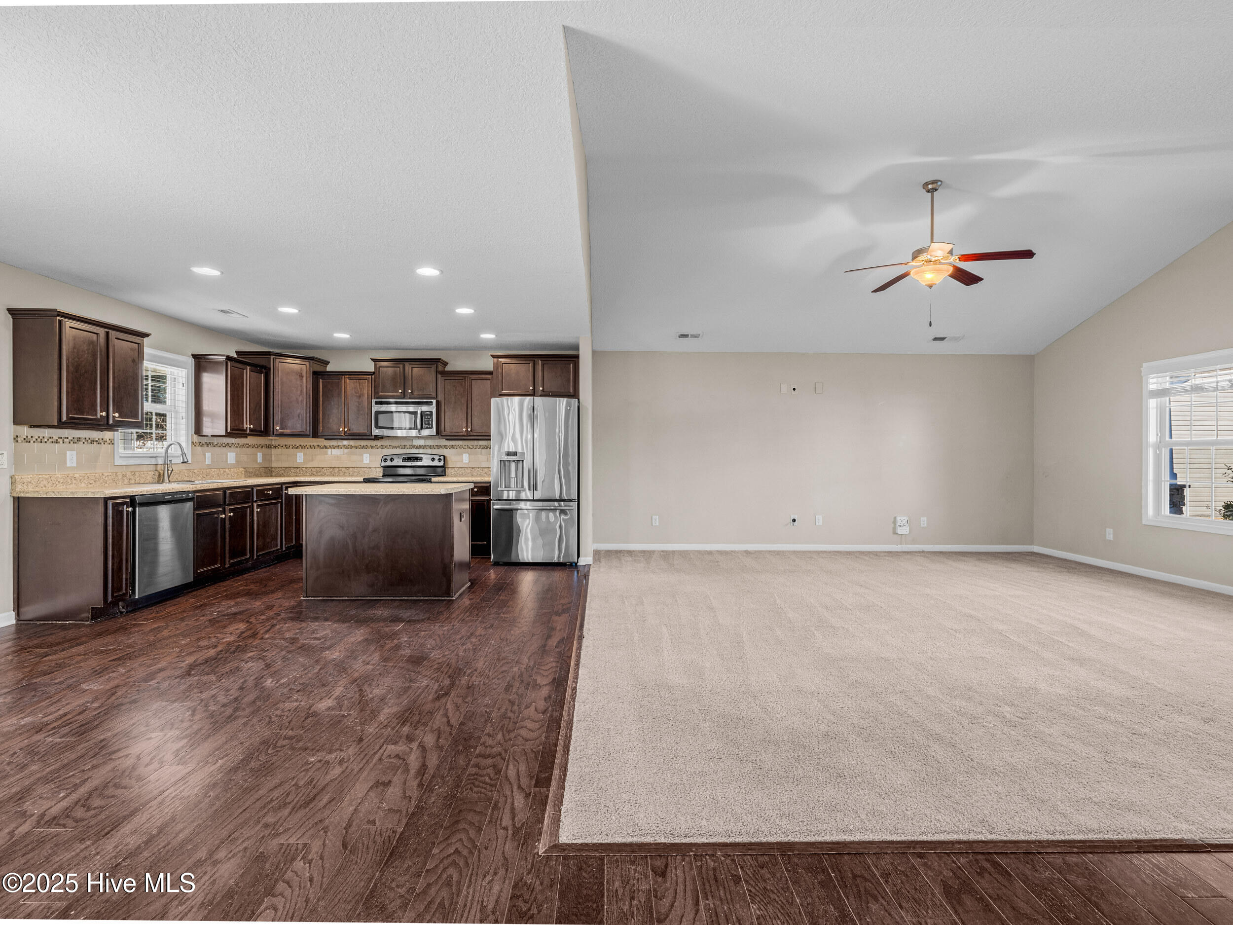 100546969 | Photo 11