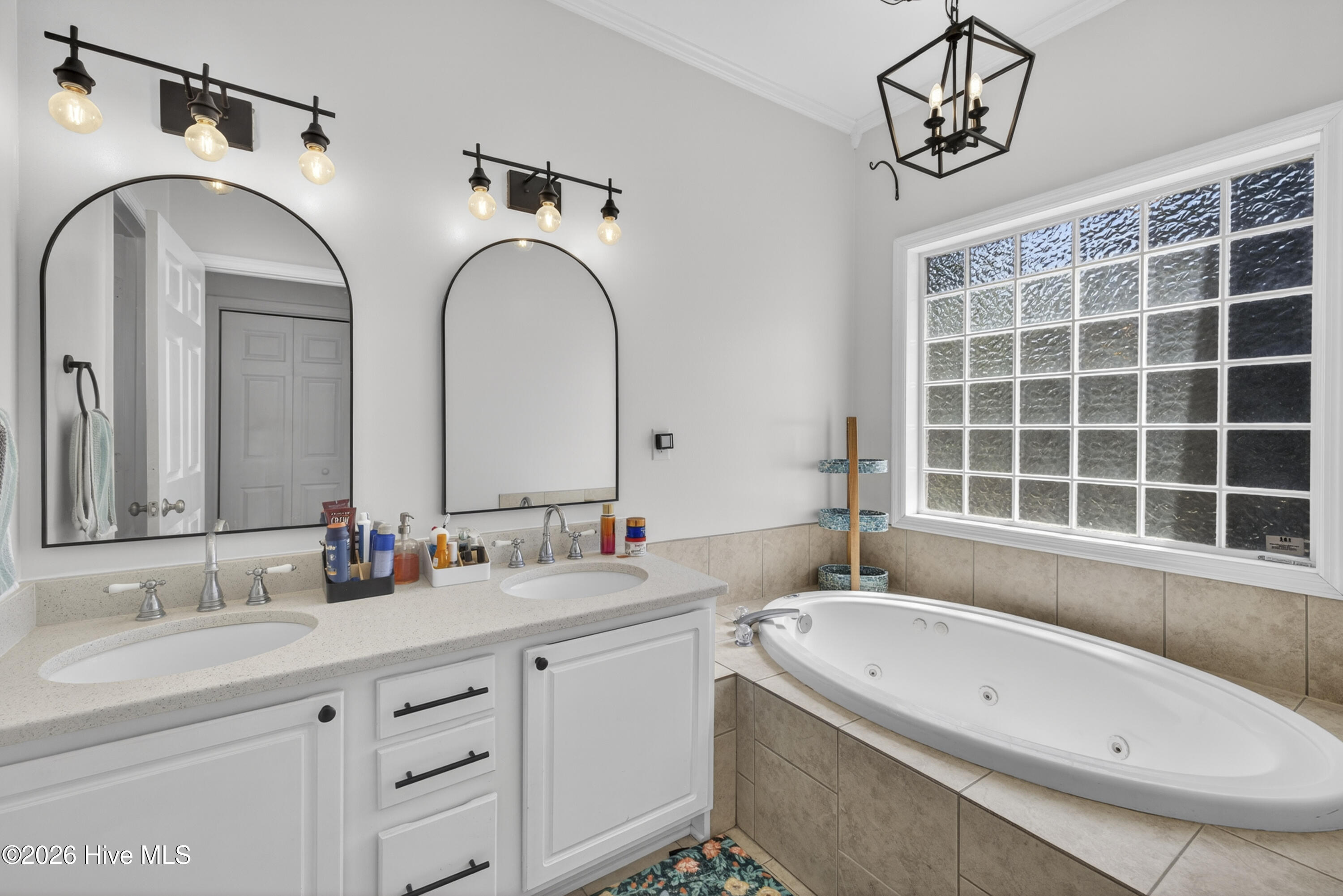 100570330 | Photo 30