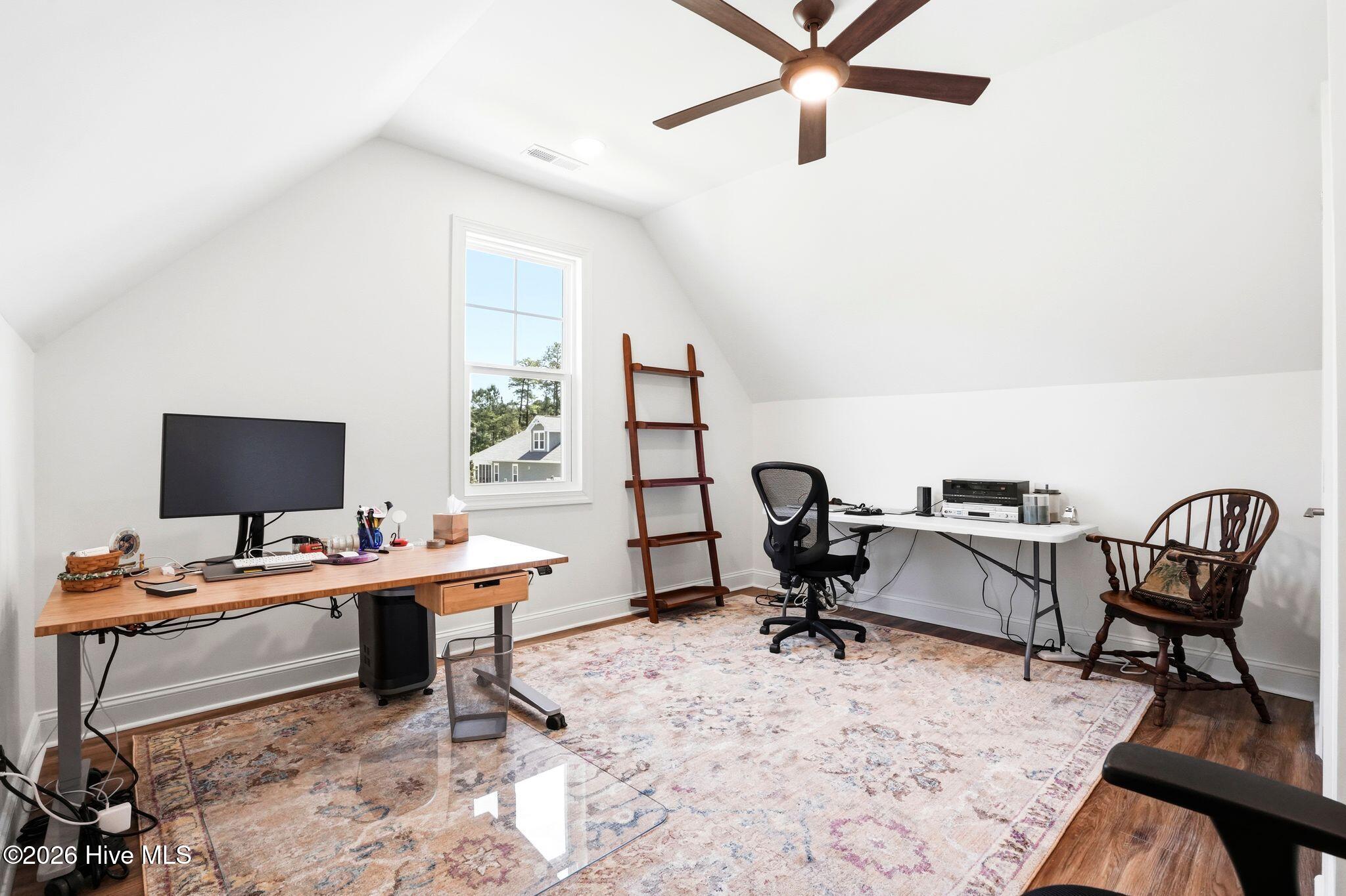 100569004 | Photo 52