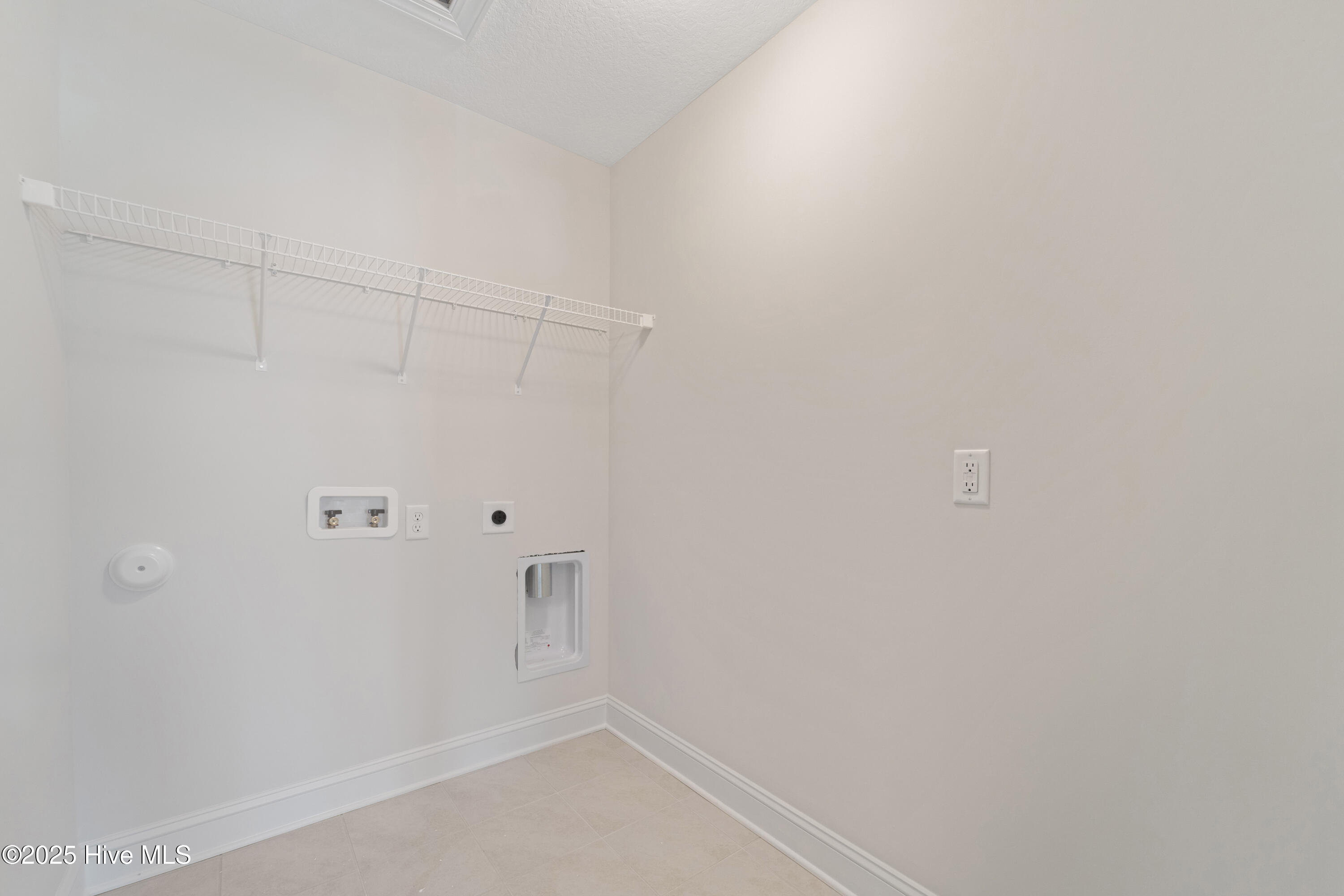 100519701 | Photo 32