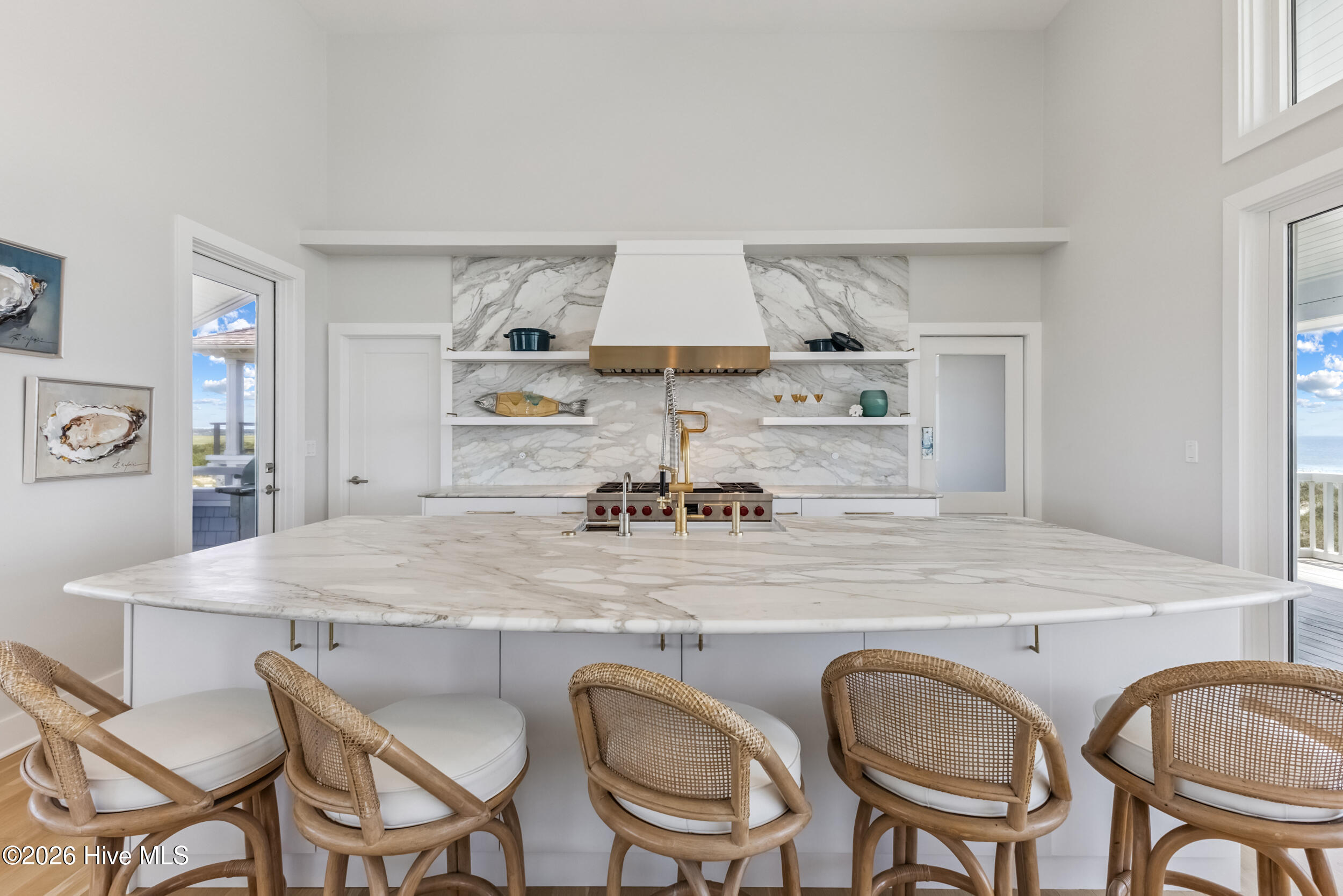 100560711 | Photo 16