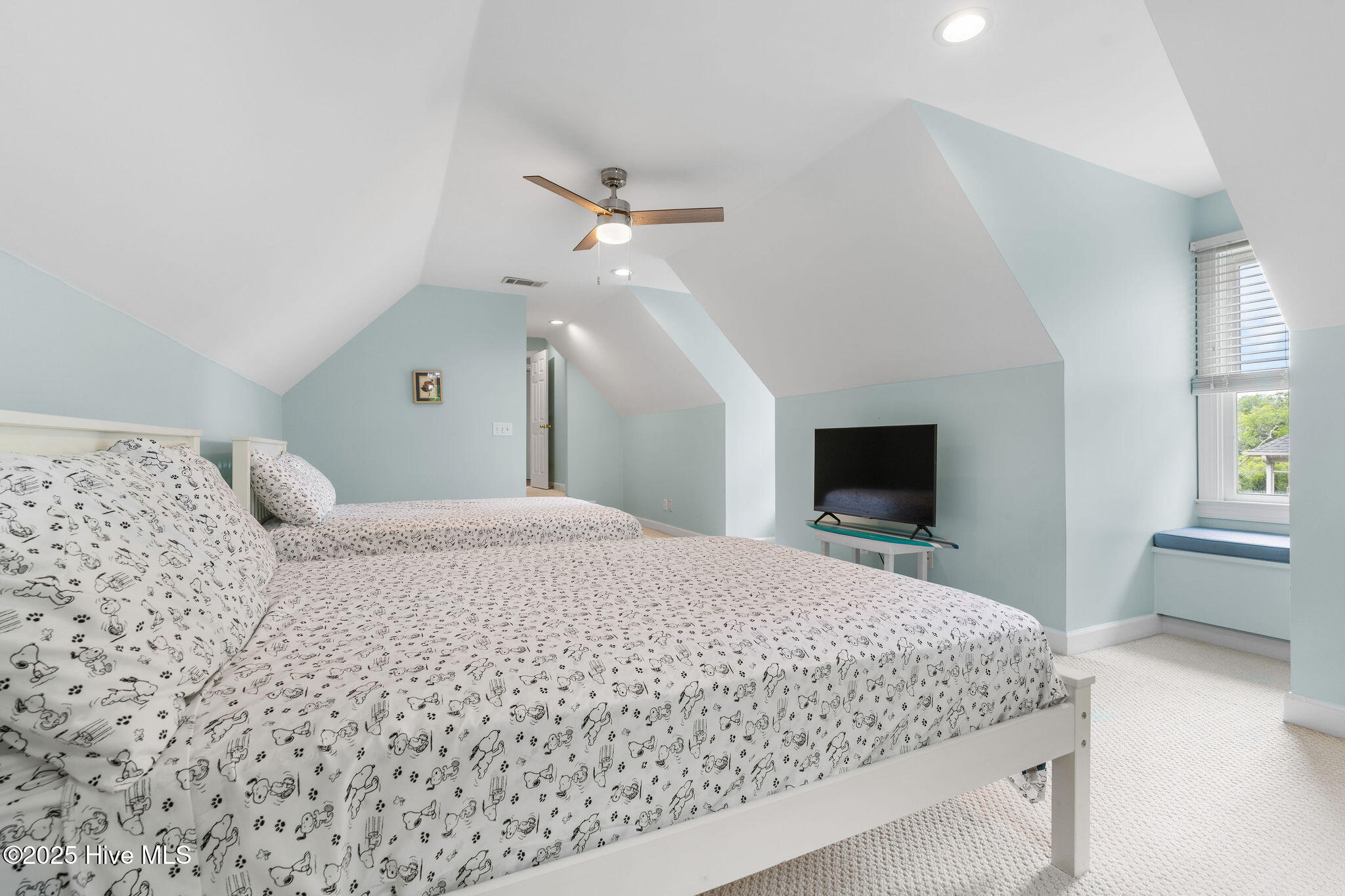 100556700 | Photo 55