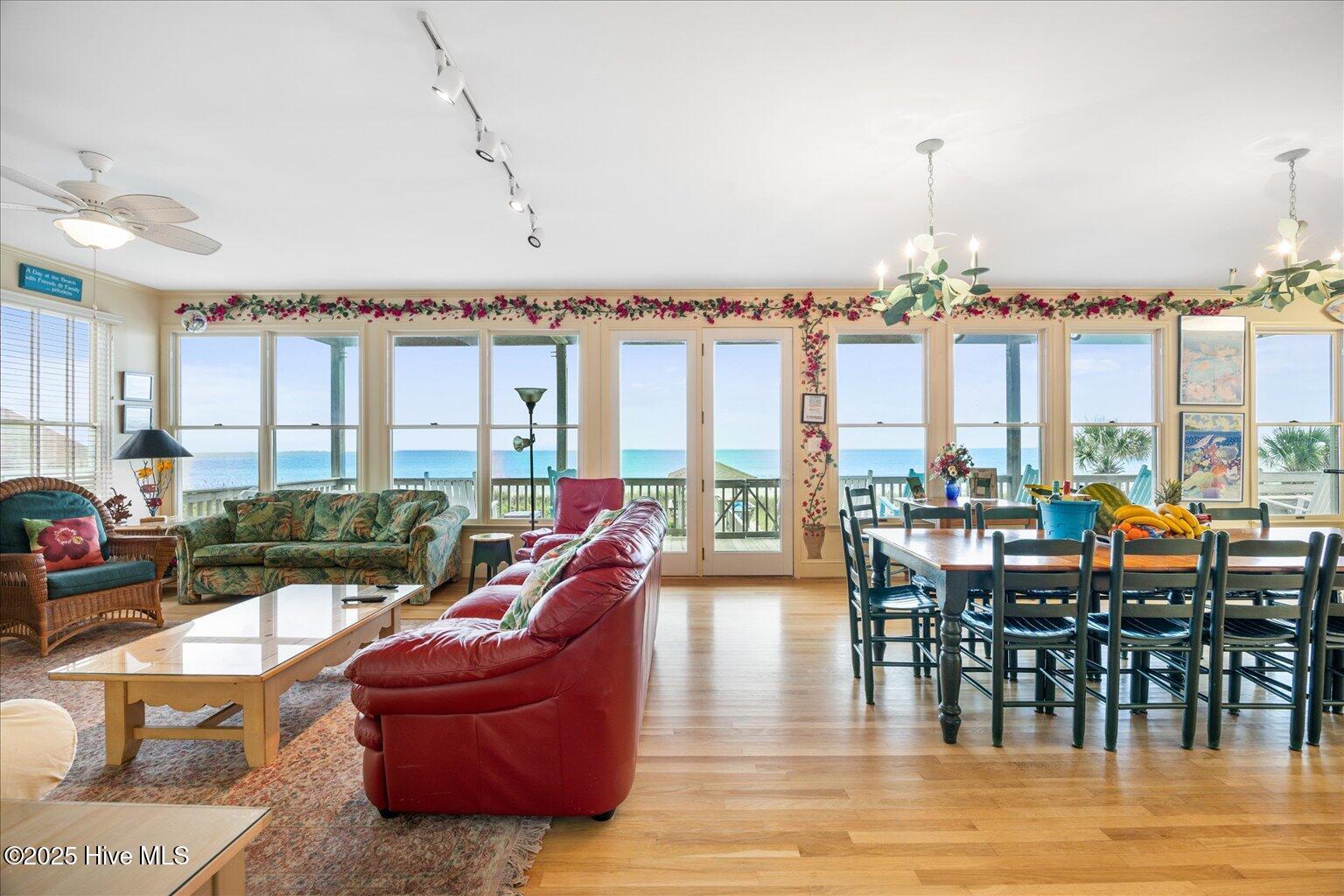 100526123 | Photo 18