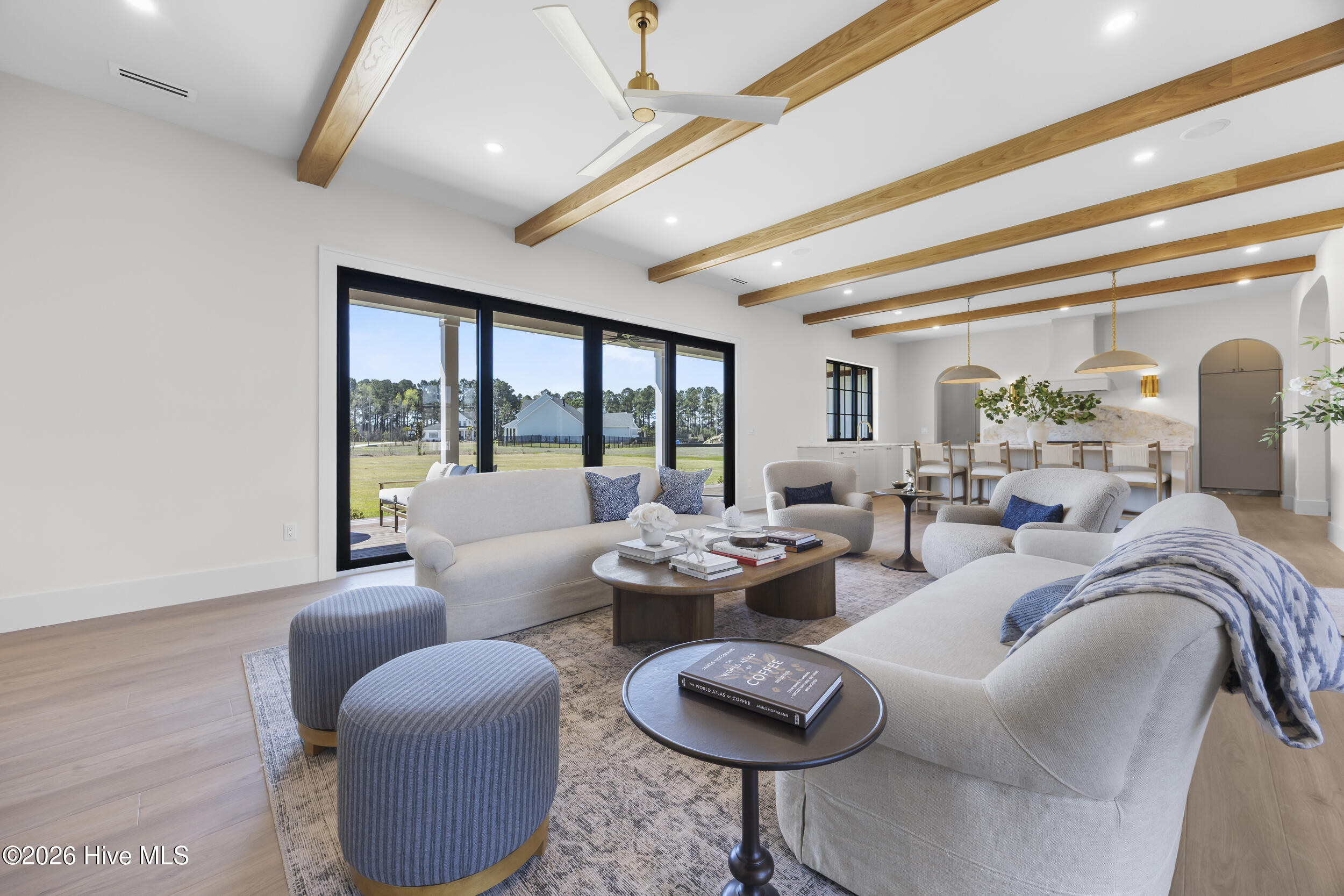 100561987 | Photo 14