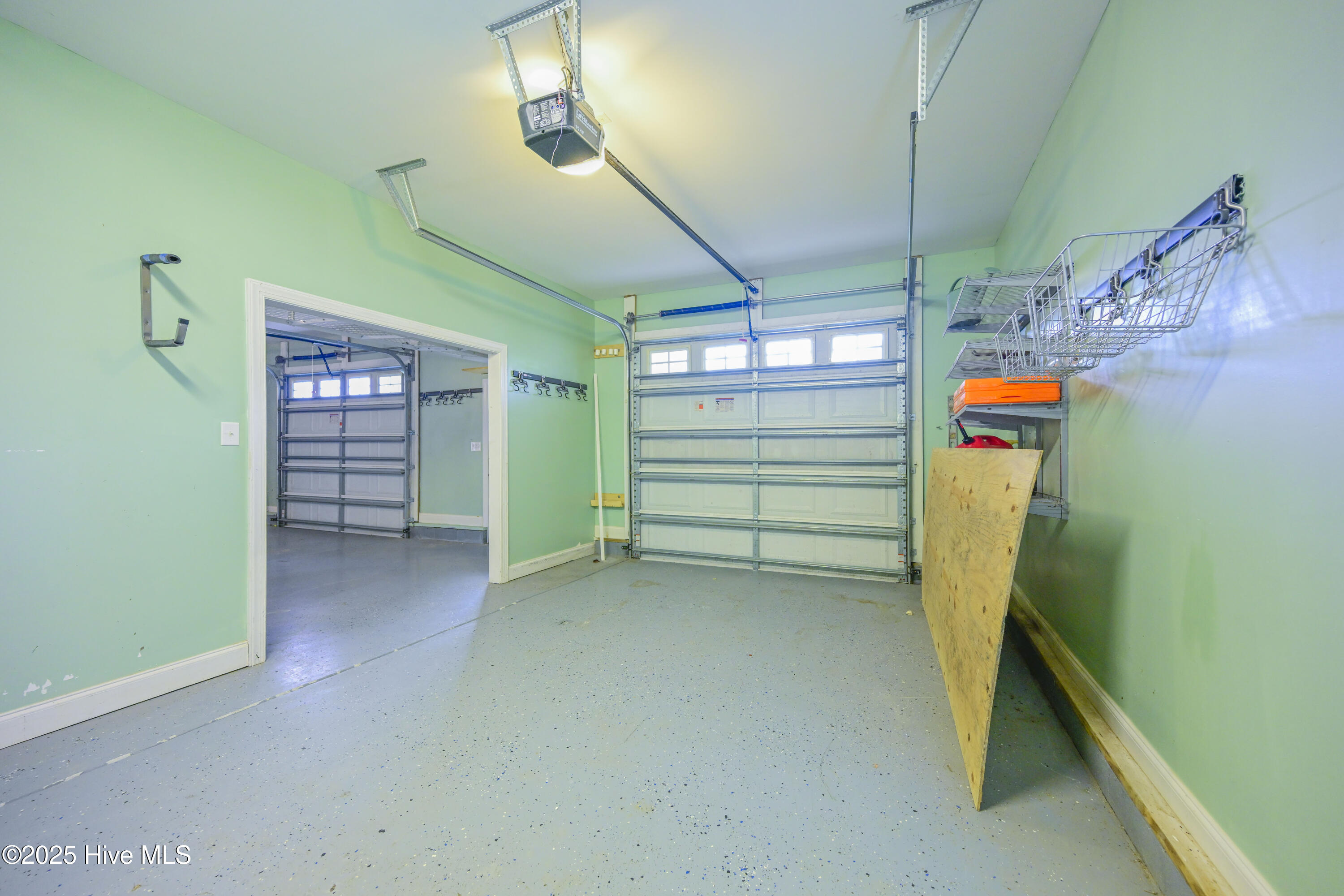 100523770 | Photo 45