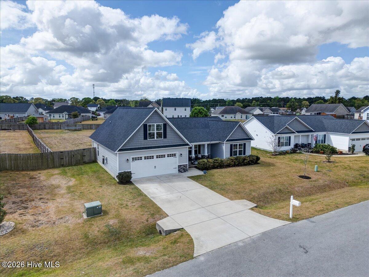 100569767 | Photo 37