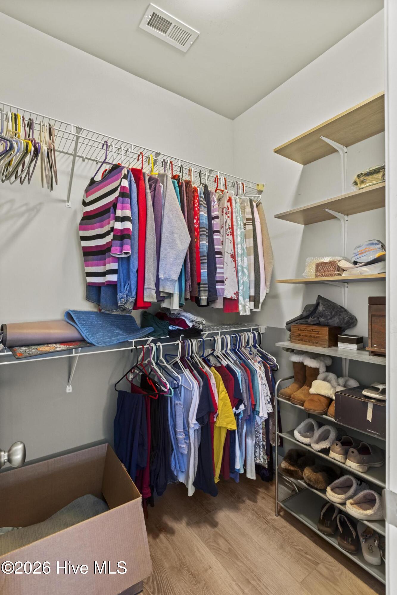 100550507 | Photo 18