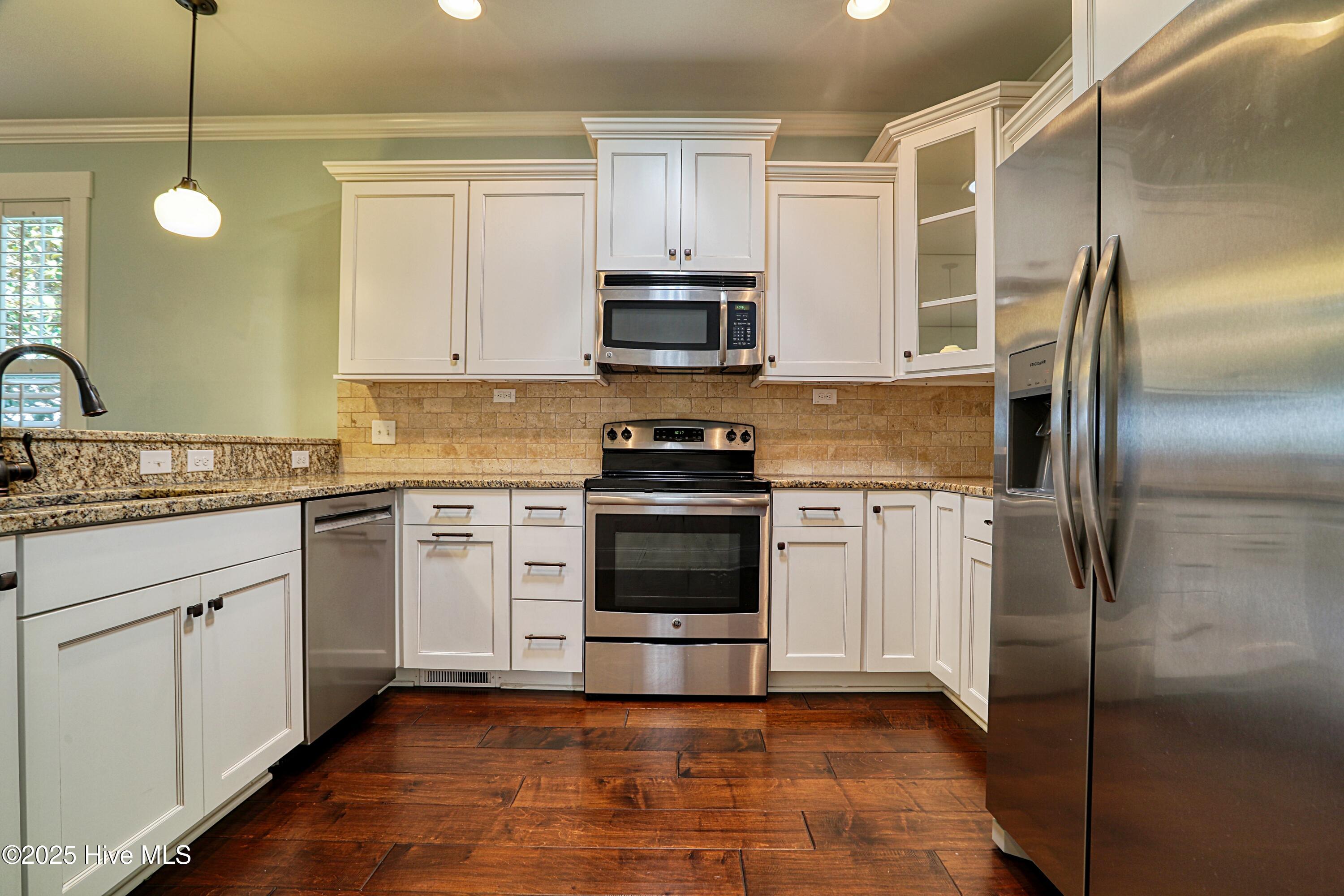 100502836 | Photo 16