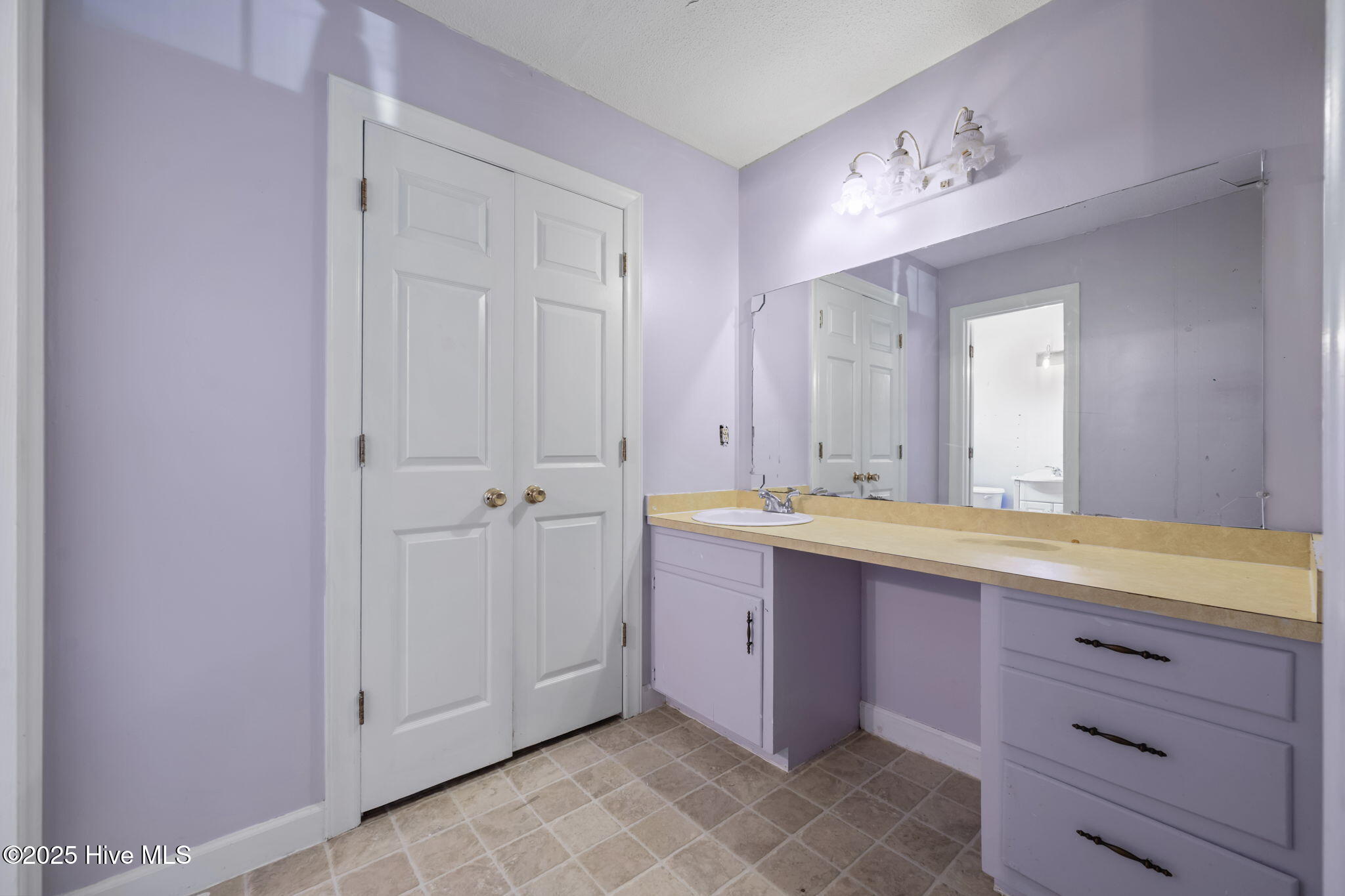 100537375 | Photo 30