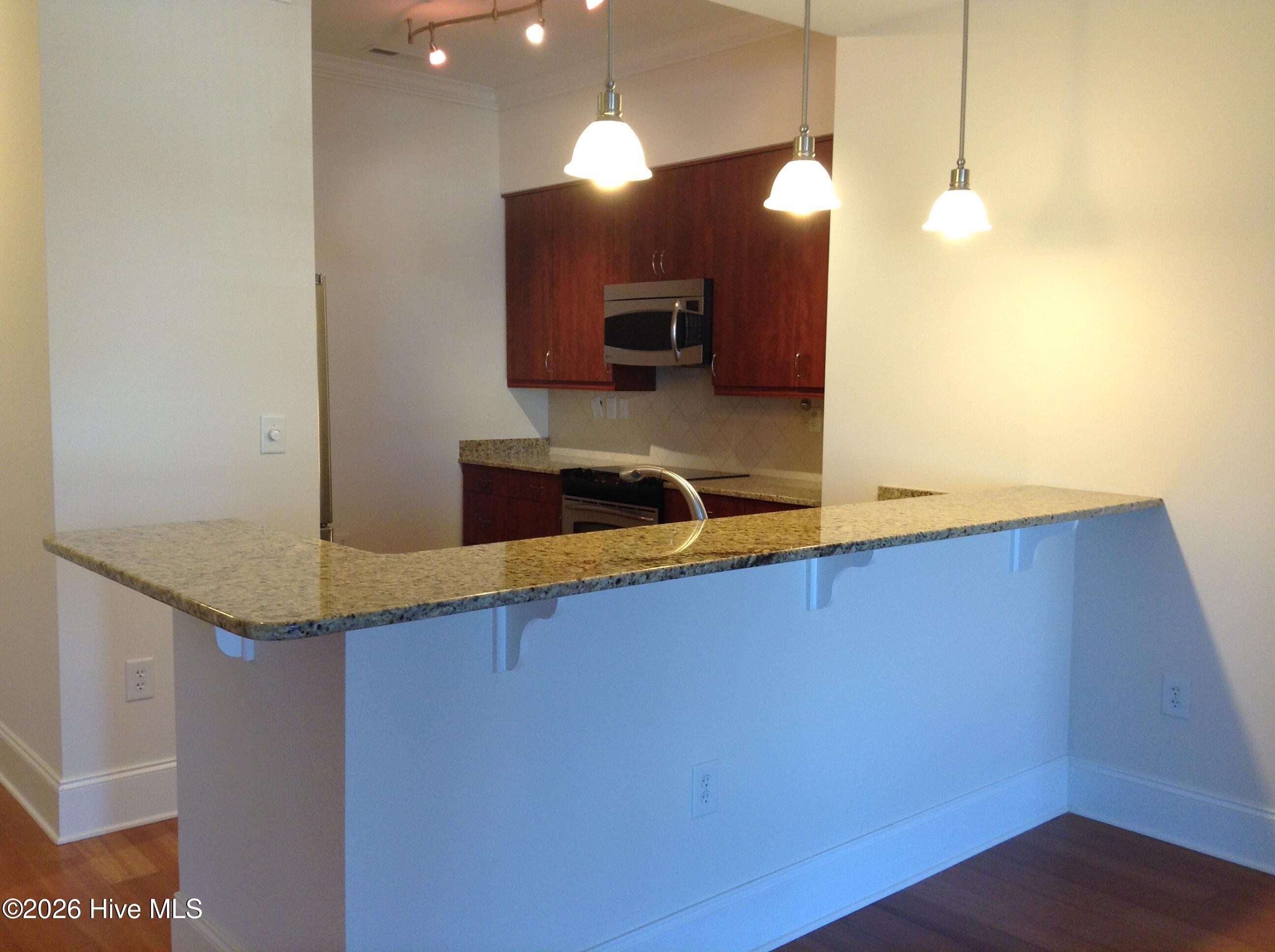 100553173 | Photo 24